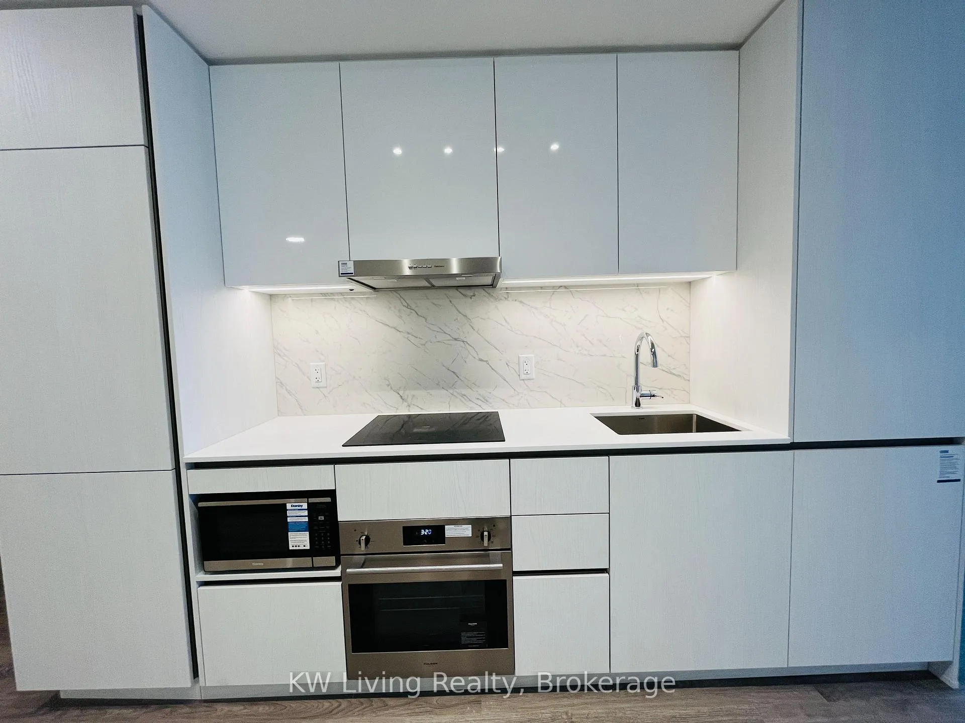 Photo 2 of Unit 5907, 8 Interchange Way, Vaughan, Vaughan Corporate Centre — HOMEH