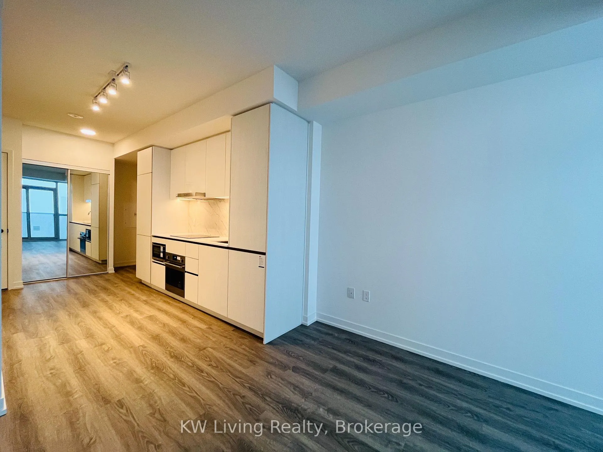 Photo 8 of Unit 5907, 8 Interchange Way, Vaughan, Vaughan Corporate Centre — HOMEH