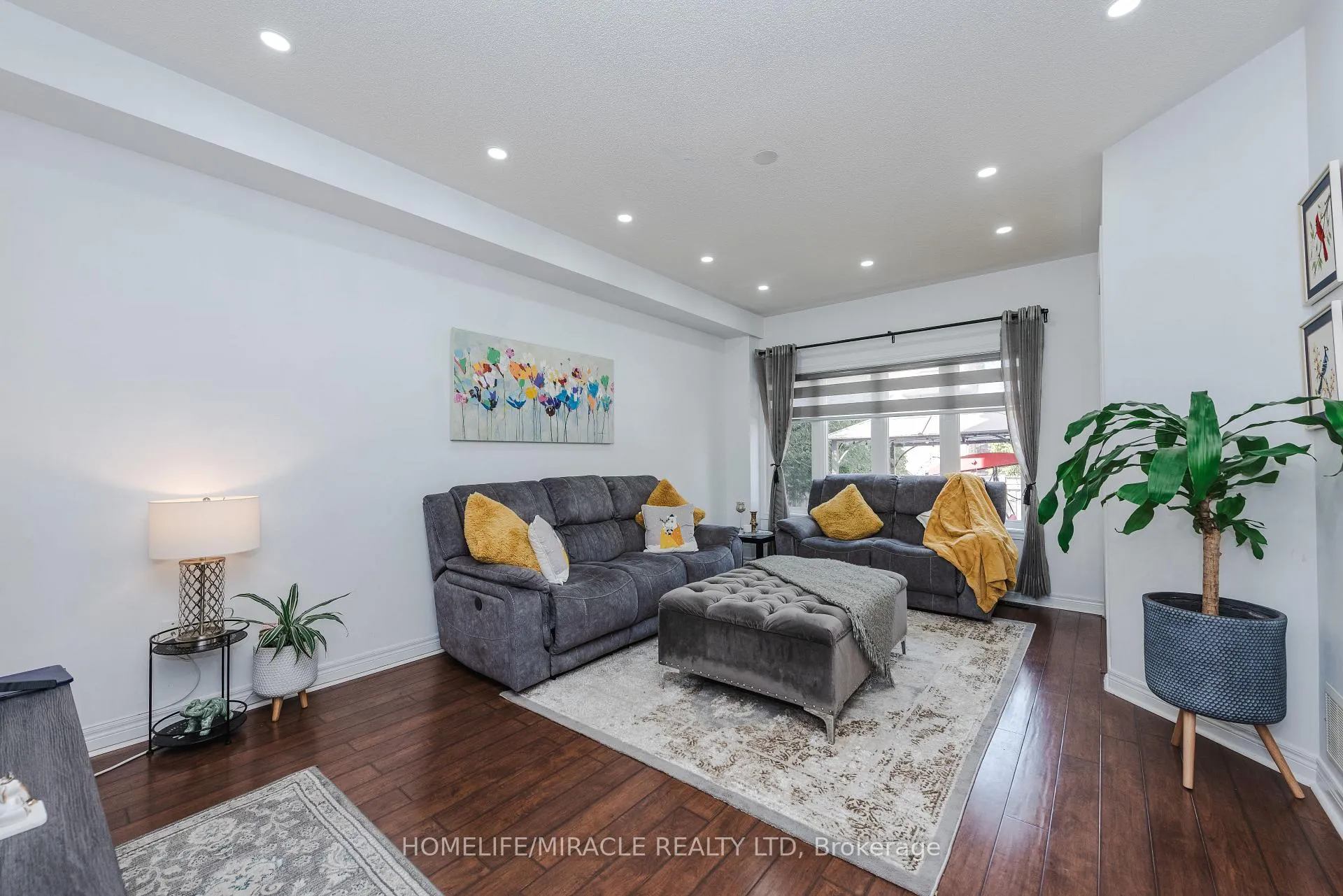 Photo 3 of 28 Iverson Drive, Brampton, Credit Valley — HOMEH