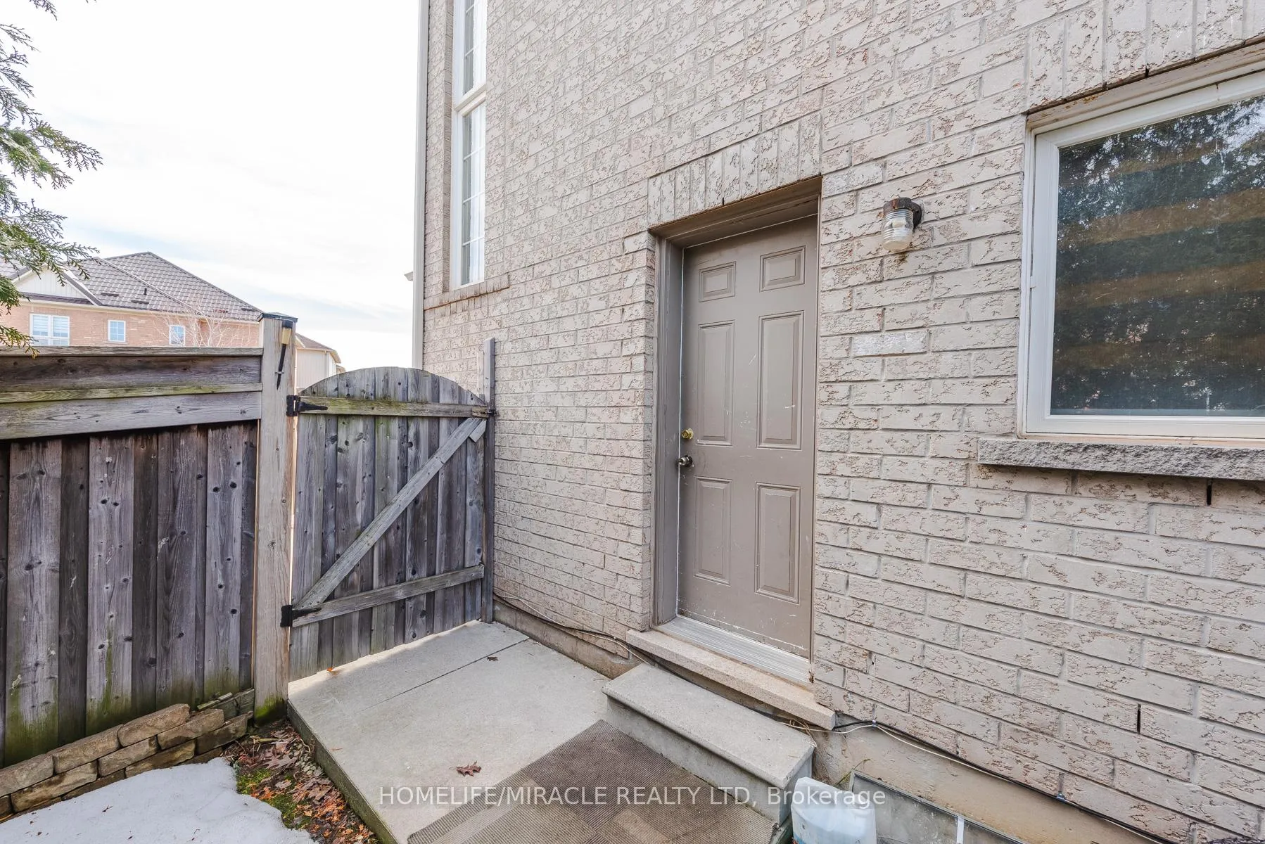 Photo 7 of 28 Iverson Drive, Brampton, Credit Valley — HOMEH