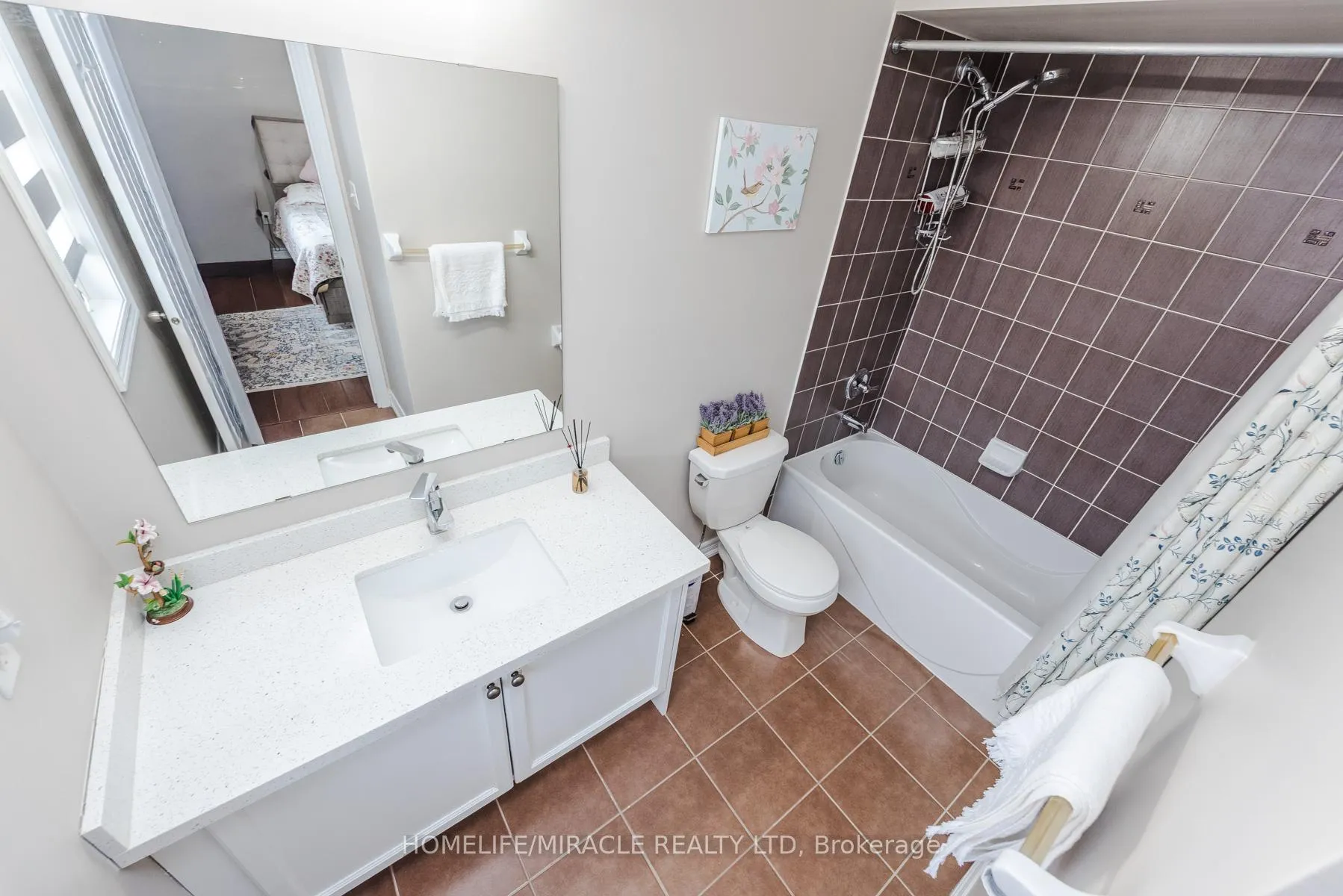 Photo 10 of 28 Iverson Drive, Brampton, Credit Valley — HOMEH