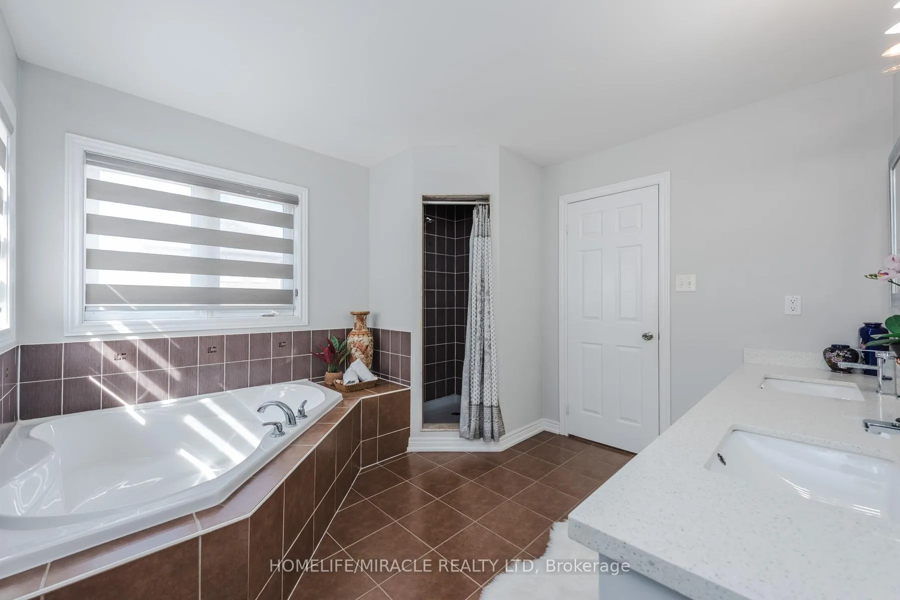 Photo 39 of 28 Iverson Drive, Brampton, Credit Valley — HOMEH
