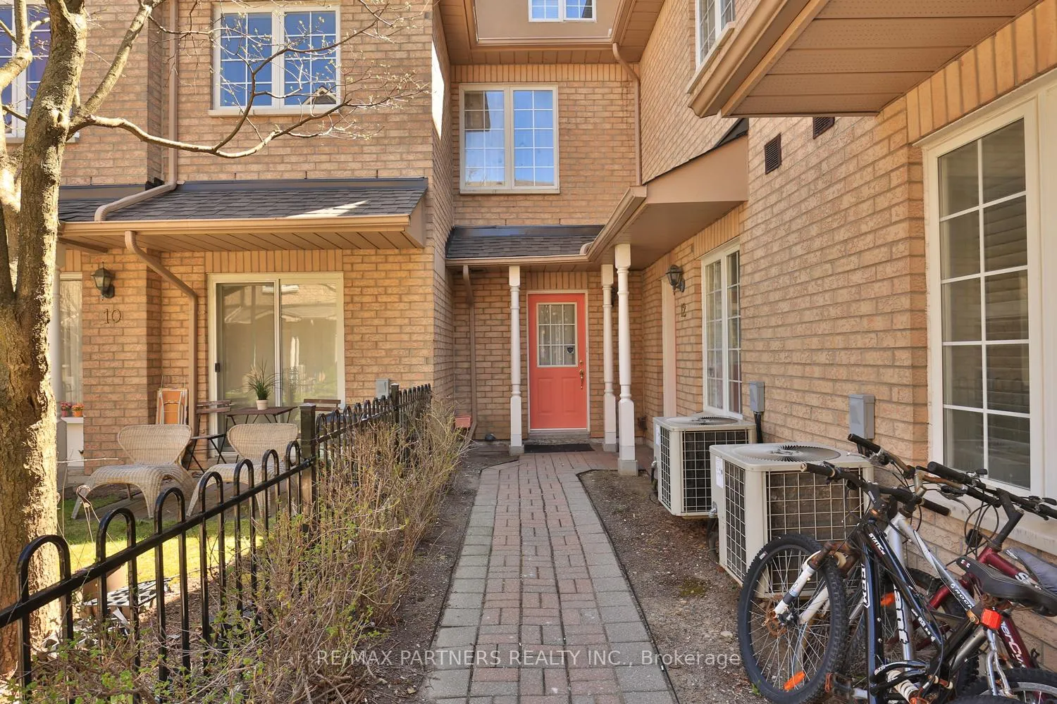 Photo 3 of Unit 11, 23 St Moritz Way, Markham, Unionville — HOMEH
