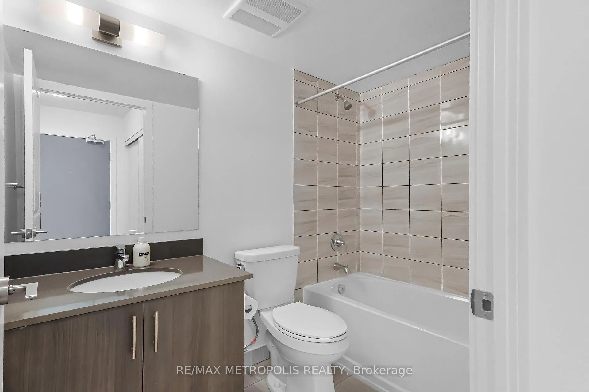Photo 12 of Unit 707, 1010 Sandy Beach Road, Pickering, Bay Ridges — HOMEH