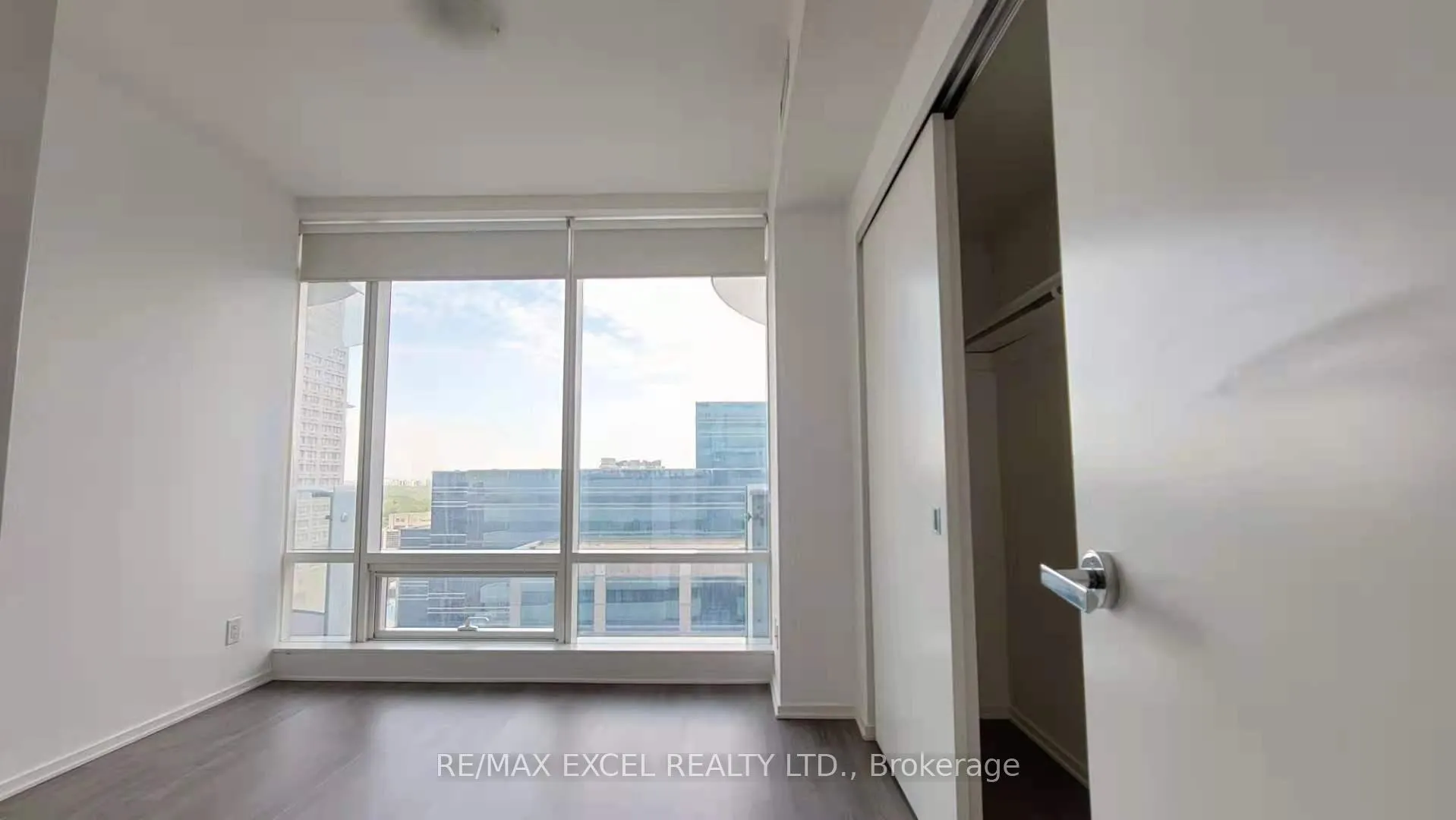 Photo 8 of Unit 2004, 1 Bloor Street E, Toronto, Church-Yonge Corridor — HOMEH