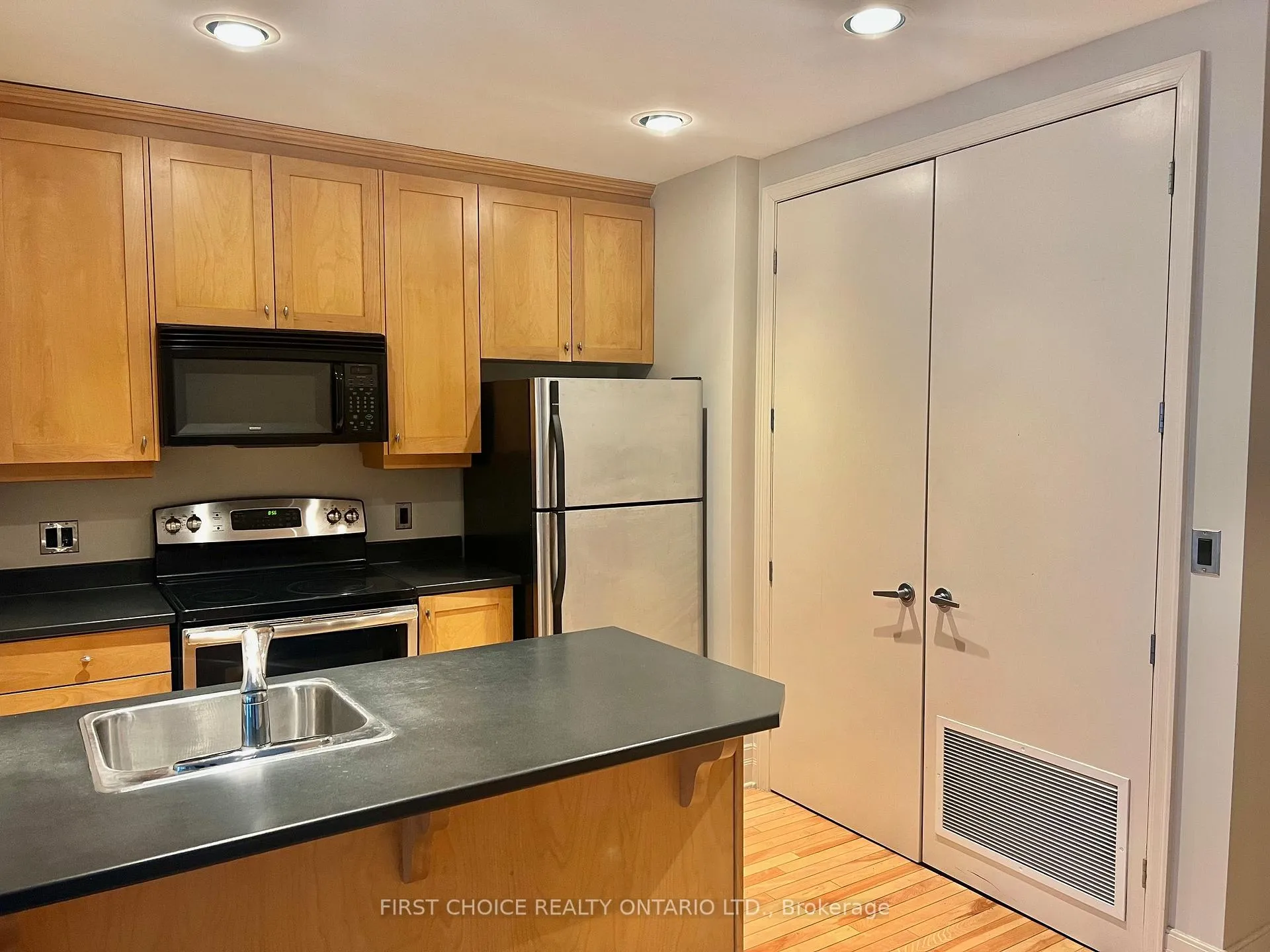 Photo 7 of Unit 805, 375 Lisgar Street, Ottawa, Ottawa Centre — HOMEH