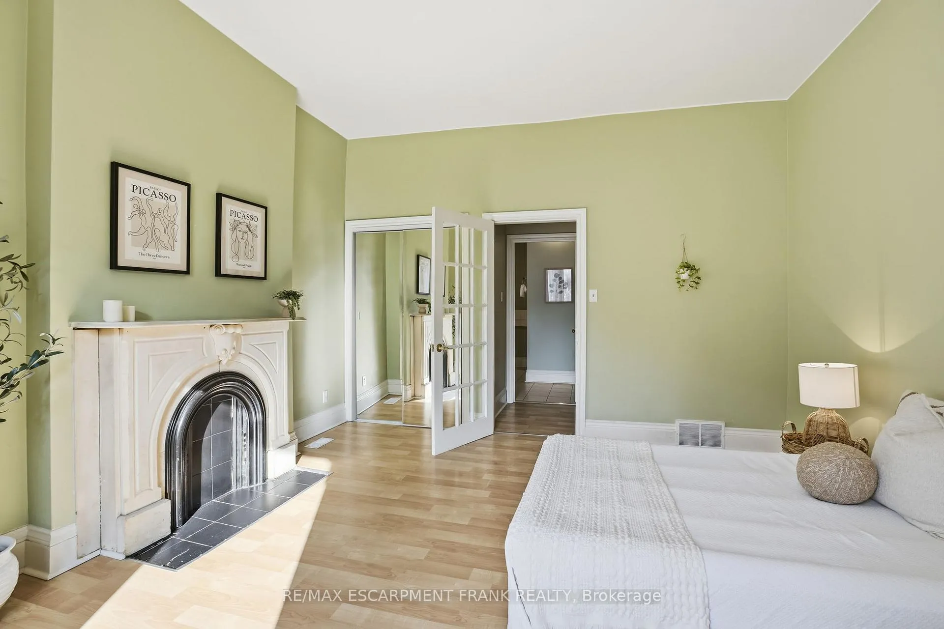 Photo 16 of 24 Florence Street, Hamilton, Strathcona — HOMEH
