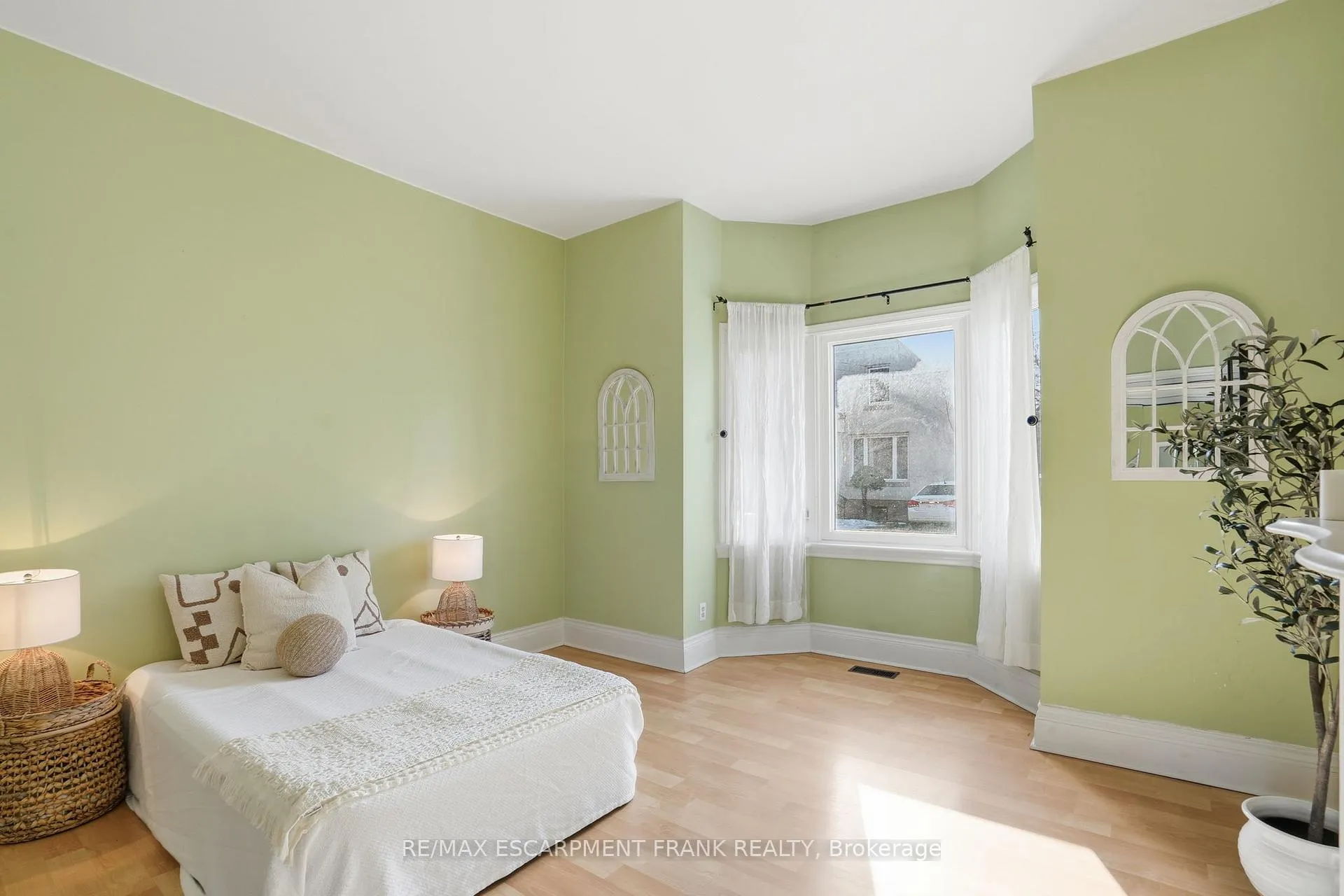 Photo 17 of 24 Florence Street, Hamilton, Strathcona — HOMEH