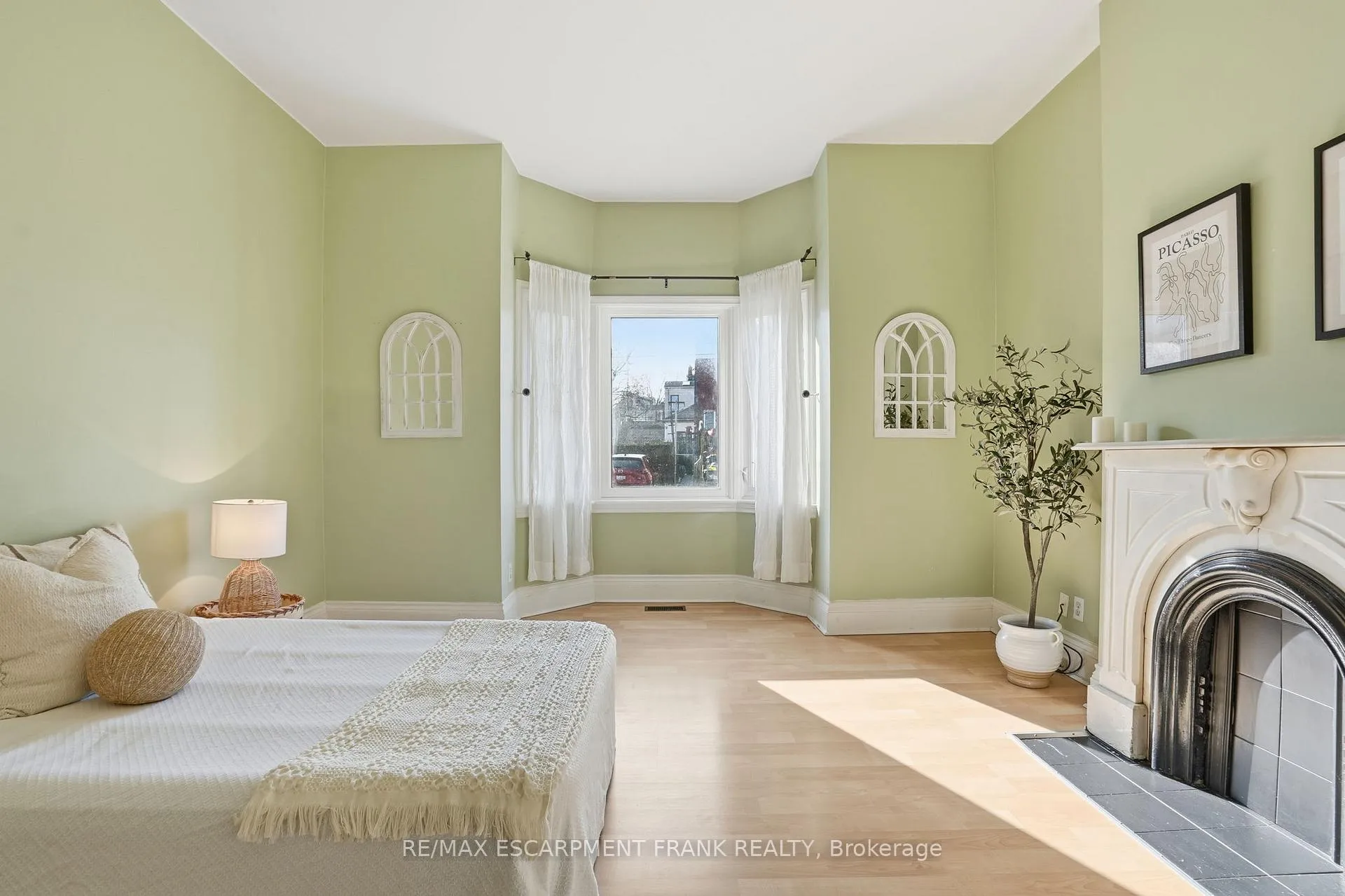 Photo 18 of 24 Florence Street, Hamilton, Strathcona — HOMEH