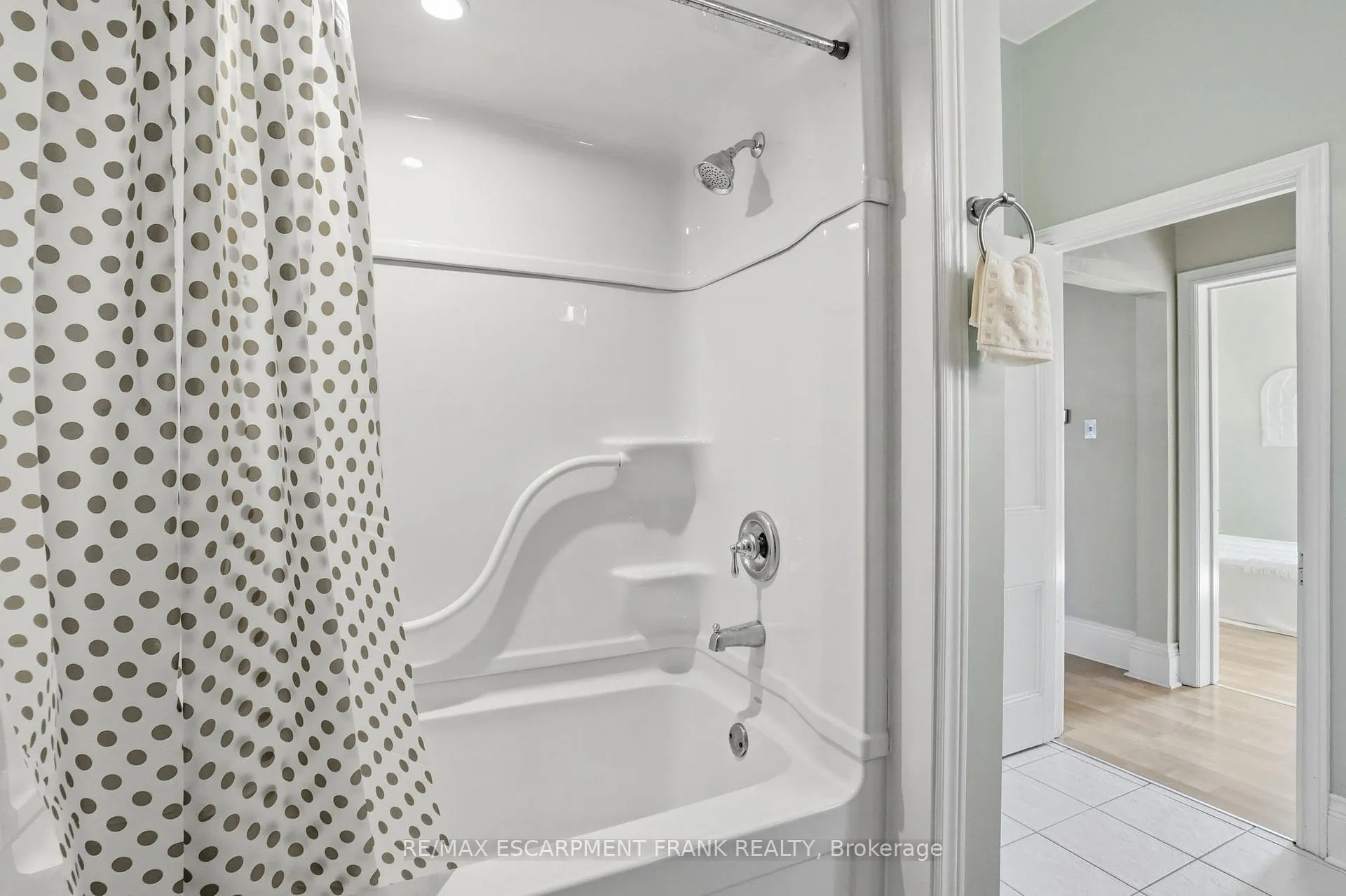 Photo 22 of 24 Florence Street, Hamilton, Strathcona — HOMEH