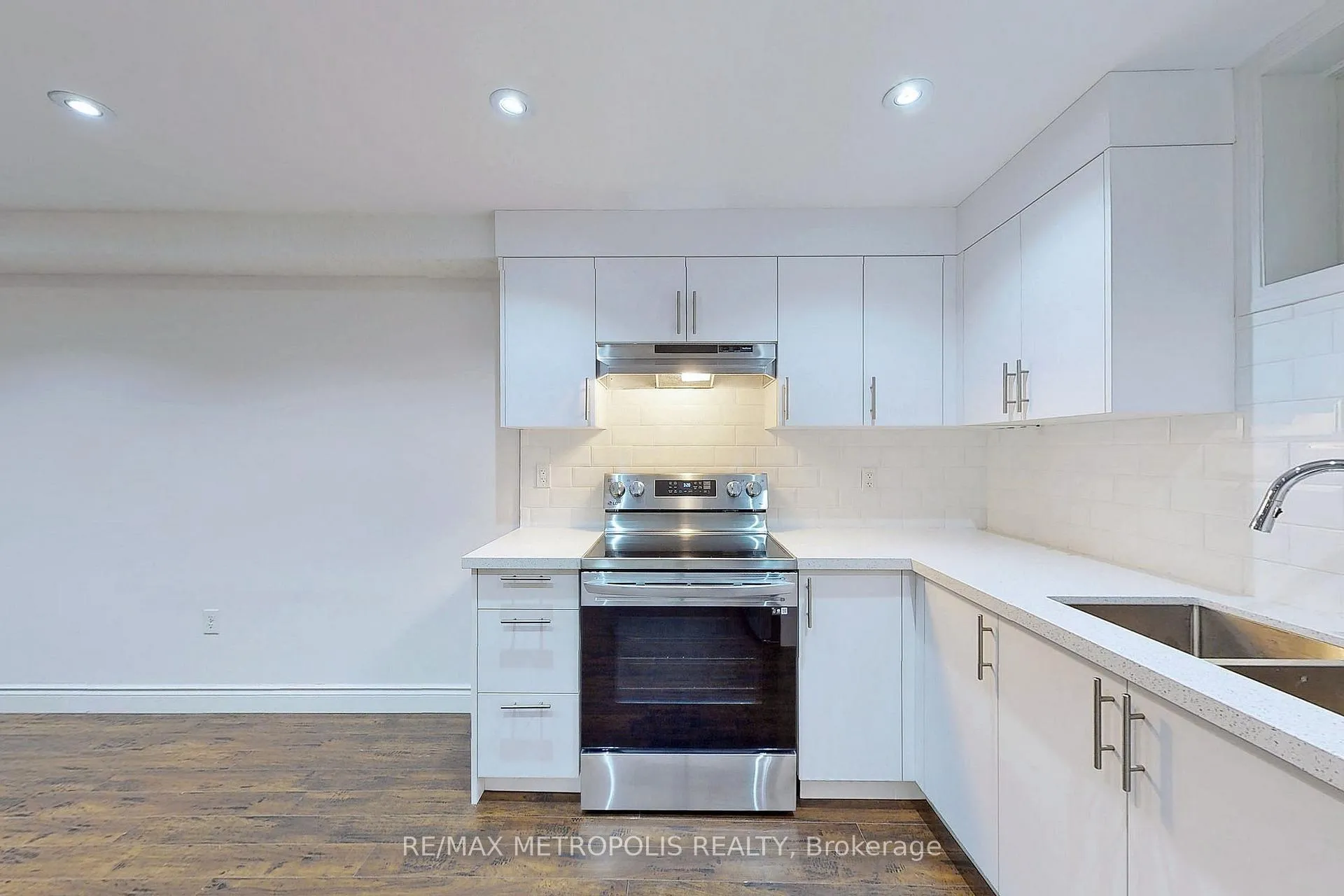 Photo 8 of Unit Lower, 2284 Whitewood Crescent, Innisfil, Alcona — HOMEH