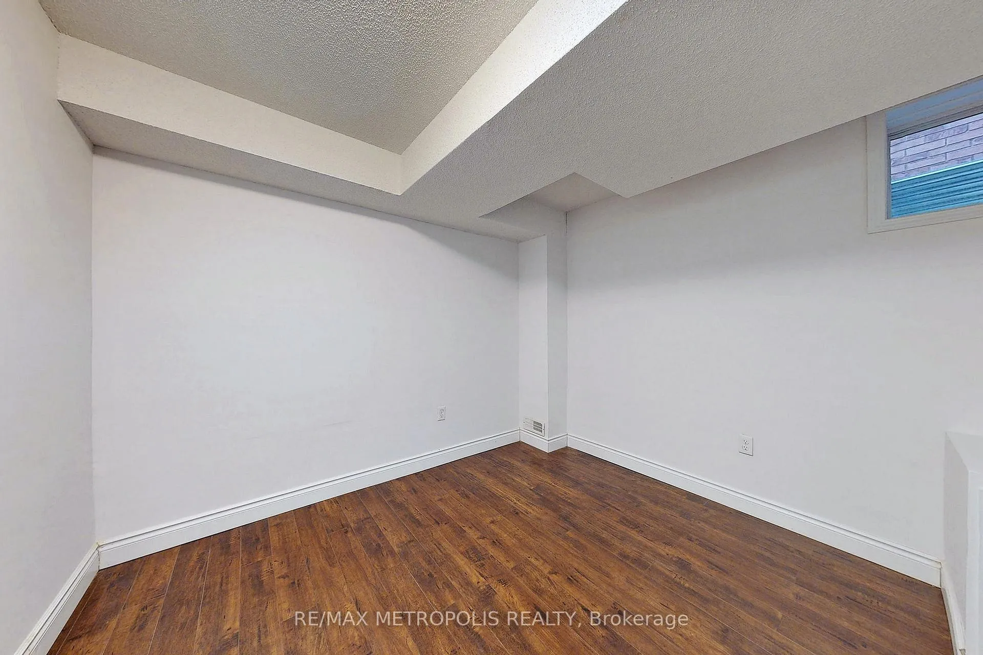 Photo 19 of Unit Lower, 2284 Whitewood Crescent, Innisfil, Alcona — HOMEH
