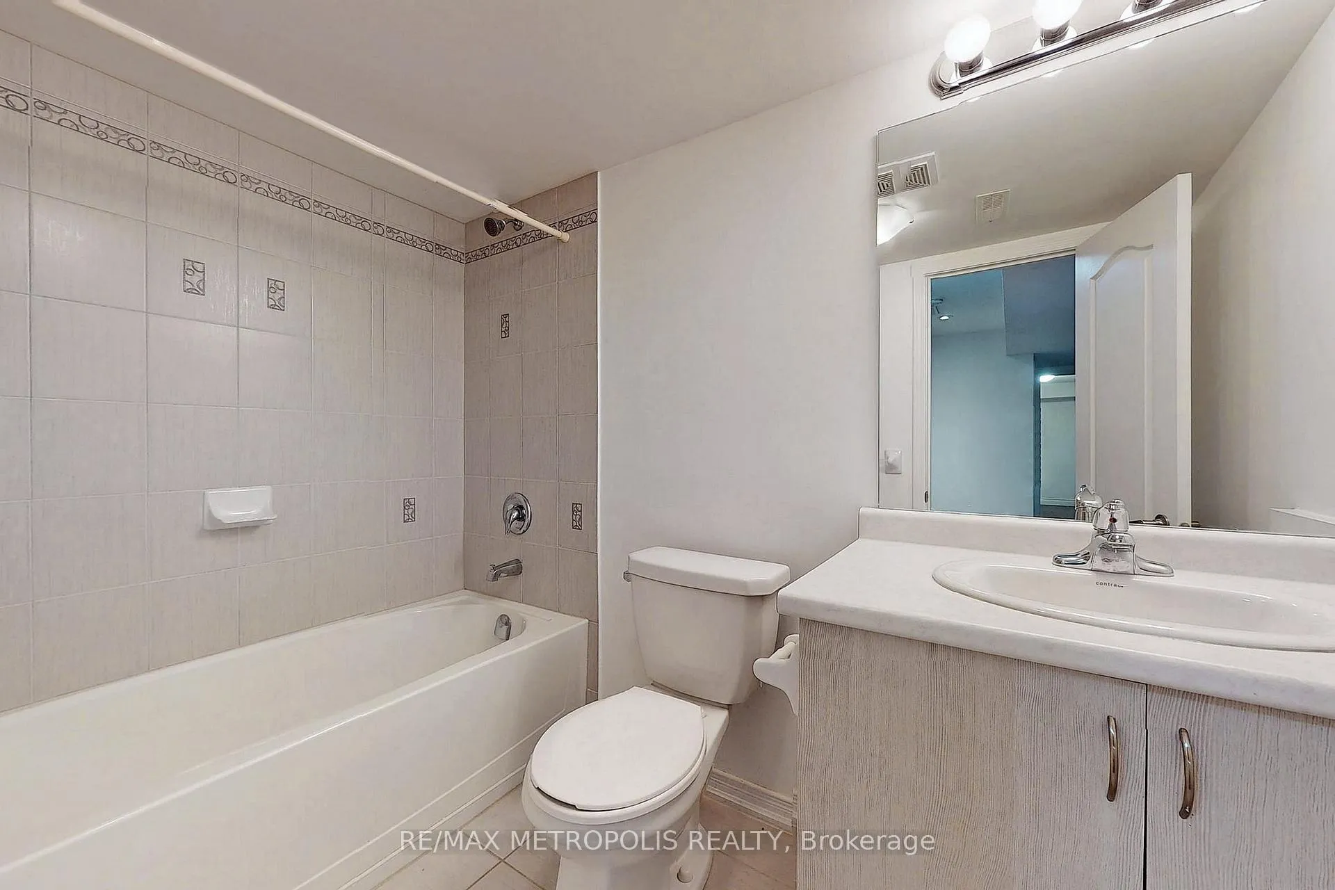 Photo 23 of Unit Lower, 2284 Whitewood Crescent, Innisfil, Alcona — HOMEH