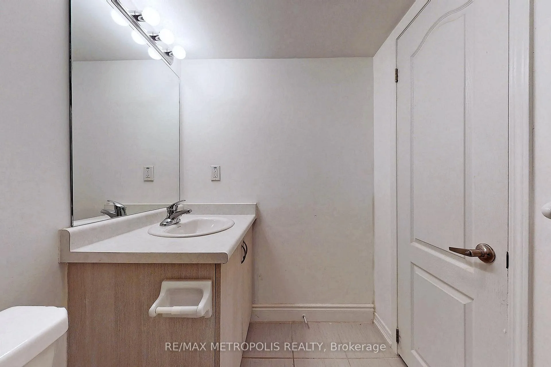 Photo 24 of Unit Lower, 2284 Whitewood Crescent, Innisfil, Alcona — HOMEH