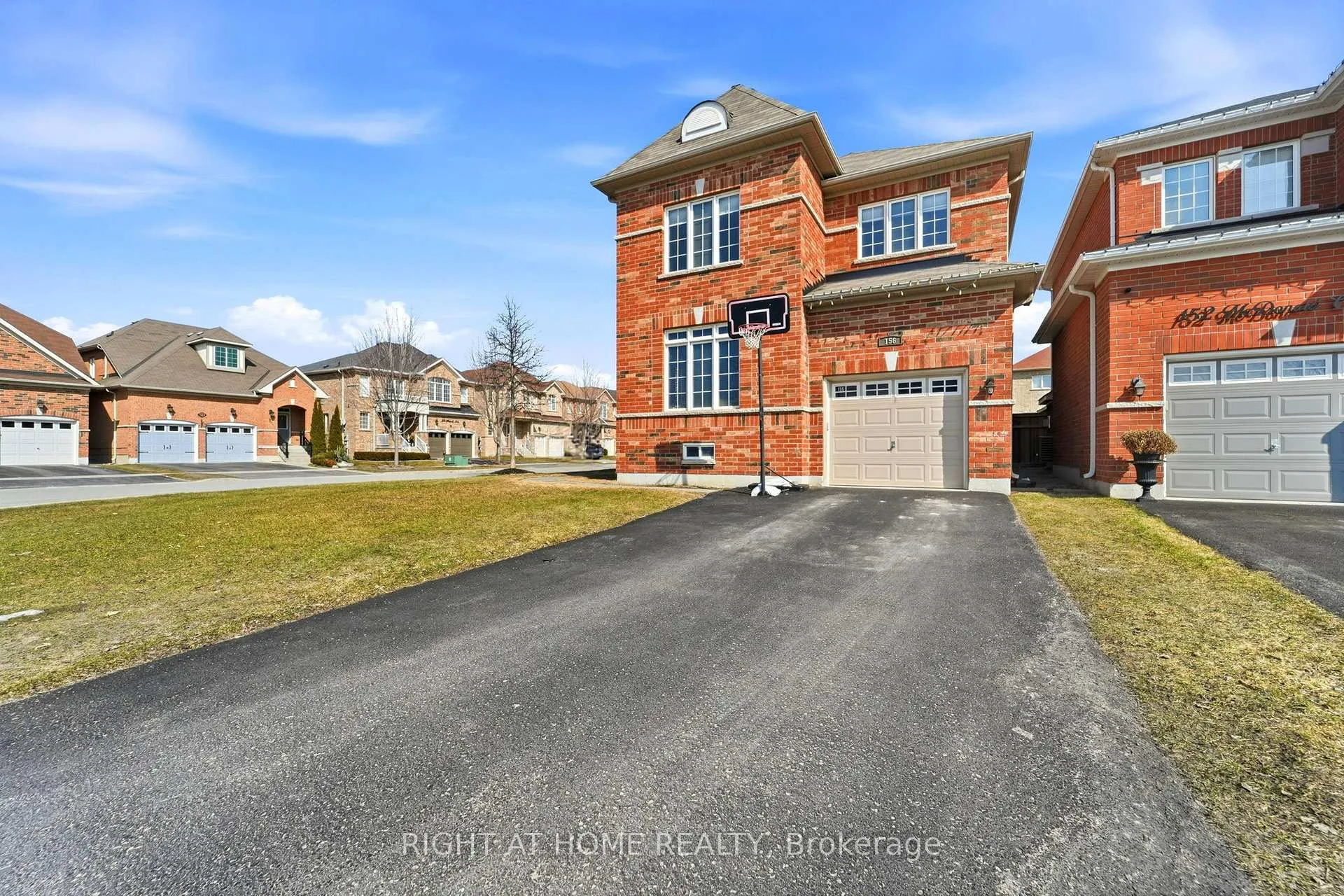 Photo 3 of 156 Mcdonald Crescent, Clarington, Newcastle — HOMEH