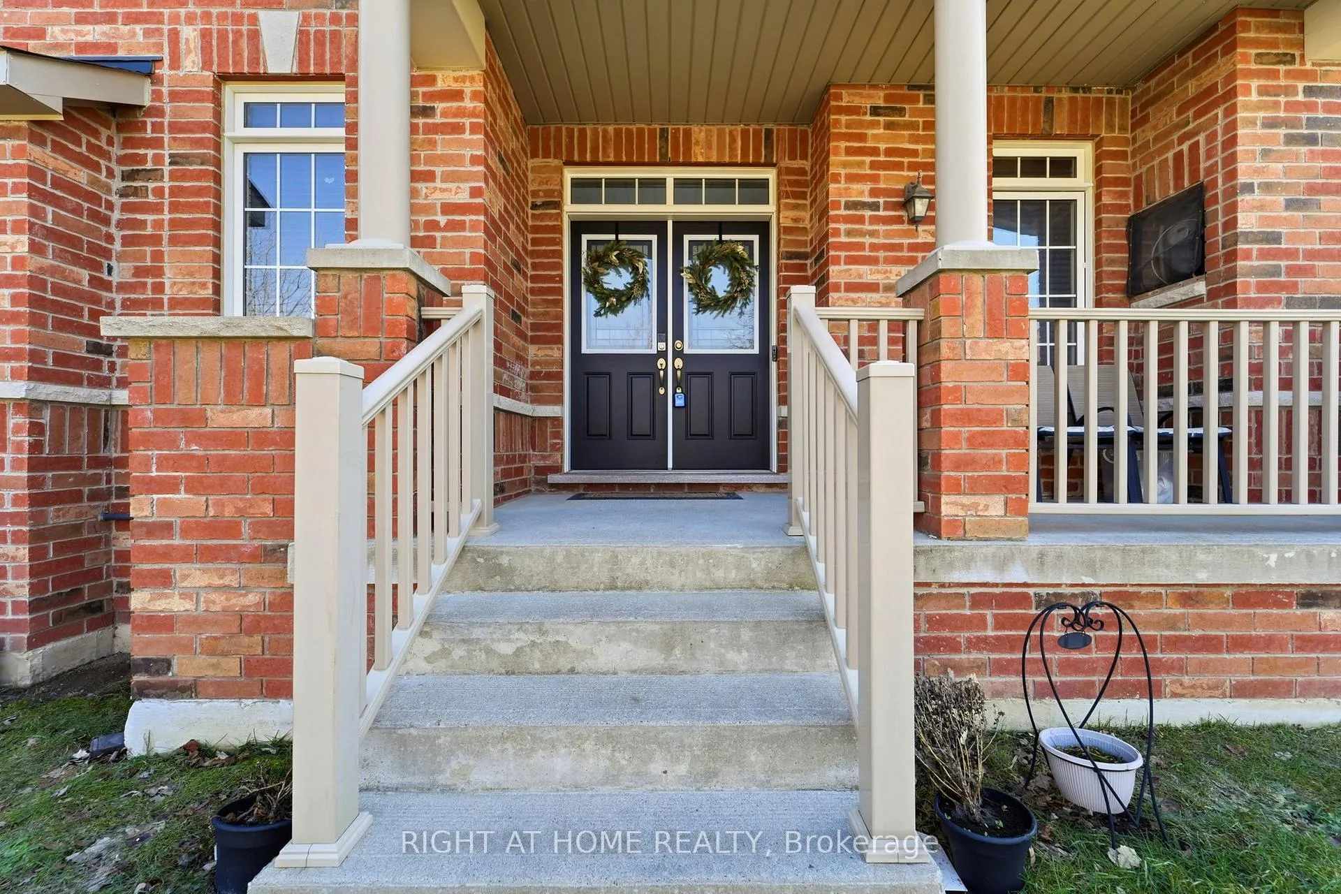 Photo 5 of 156 Mcdonald Crescent, Clarington, Newcastle — HOMEH