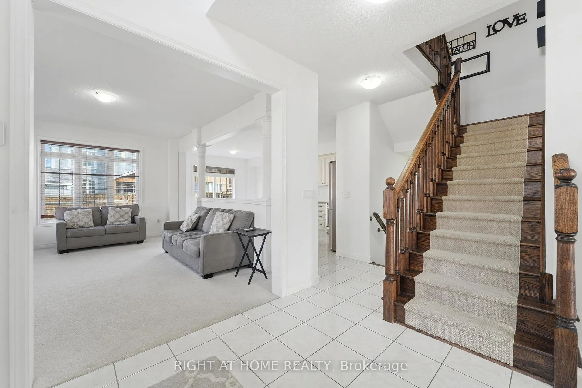 Photo 6 of 156 Mcdonald Crescent, Clarington, Newcastle — HOMEH