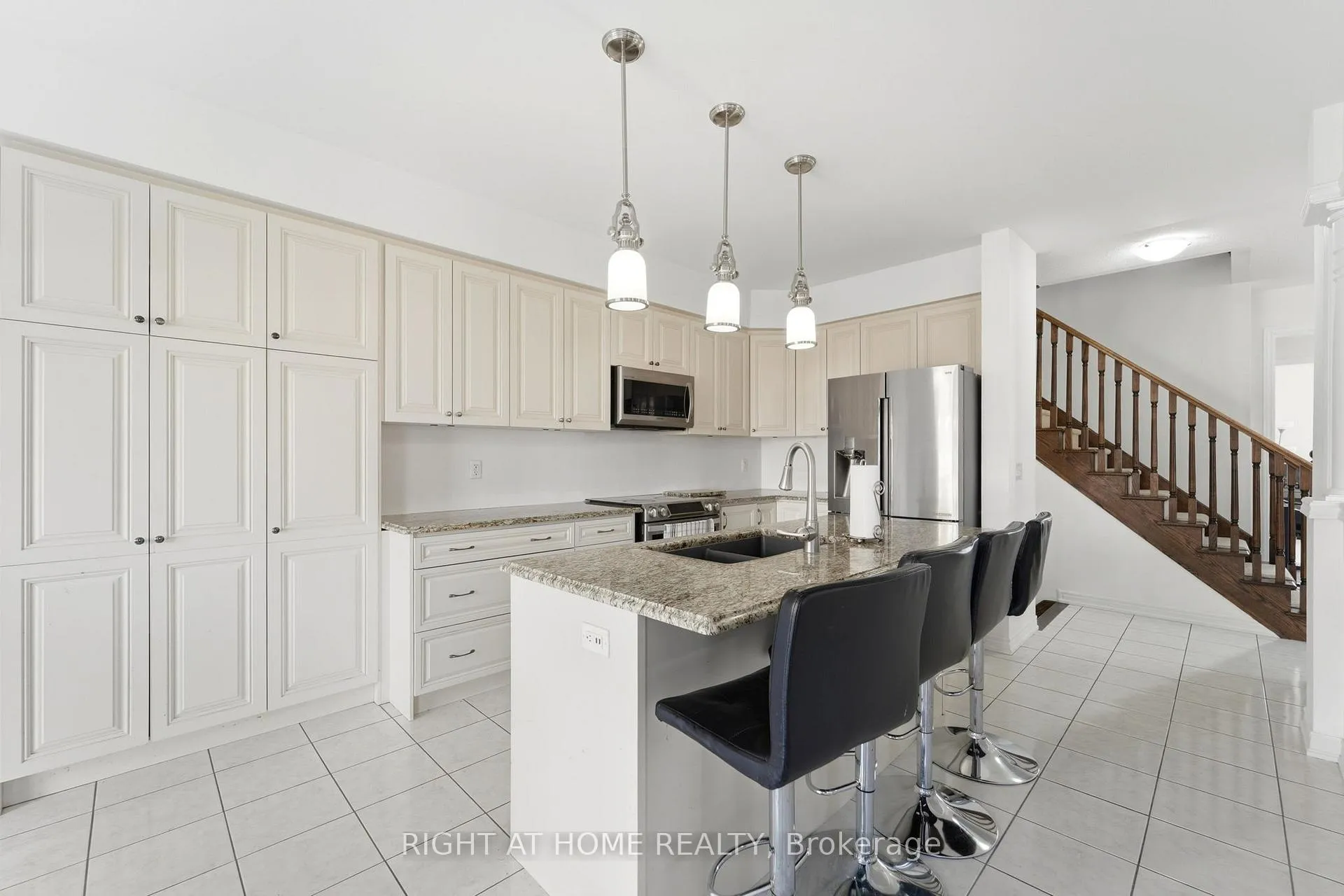 Photo 16 of 156 Mcdonald Crescent, Clarington, Newcastle — HOMEH