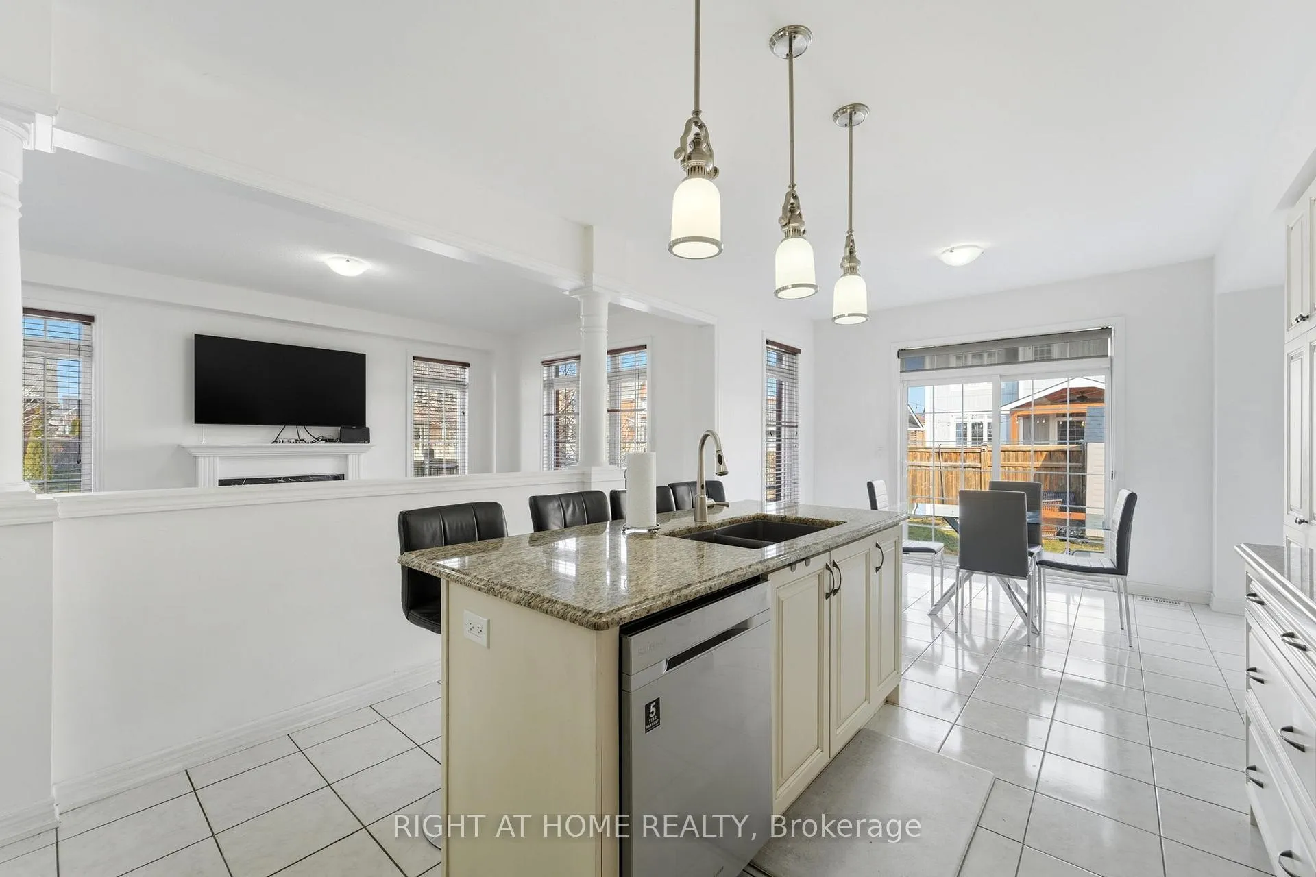 Photo 17 of 156 Mcdonald Crescent, Clarington, Newcastle — HOMEH