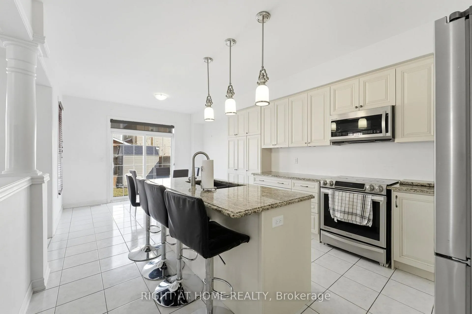 Photo 18 of 156 Mcdonald Crescent, Clarington, Newcastle — HOMEH