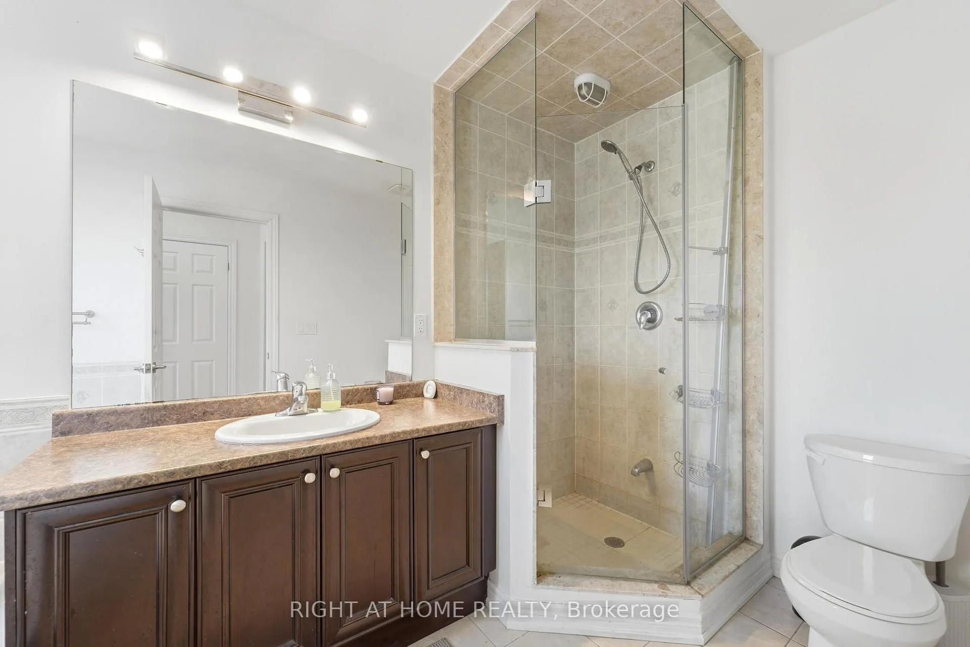 Photo 23 of 156 Mcdonald Crescent, Clarington, Newcastle — HOMEH