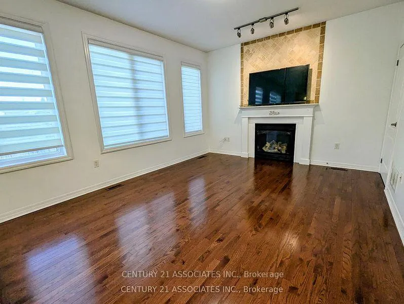 Photo 2 of 177 Montreal Circle, Hamilton, Stoney Creek — HOMEH