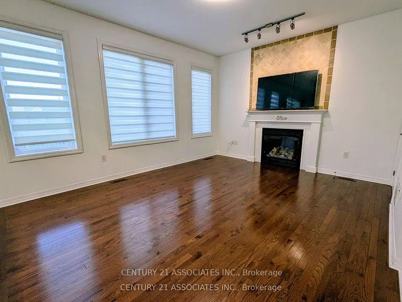 Photo 4 of 177 Montreal Circle, Hamilton, Stoney Creek — HOMEH