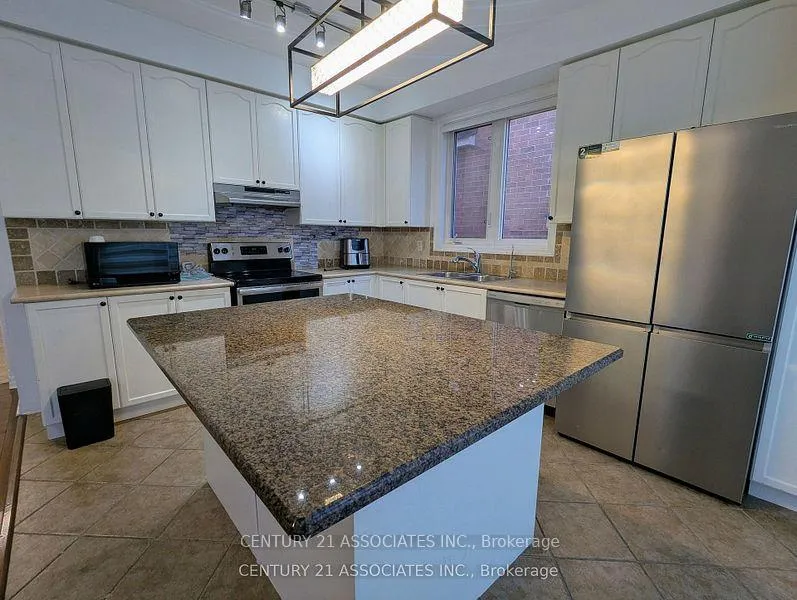 Photo 9 of 177 Montreal Circle, Hamilton, Stoney Creek — HOMEH