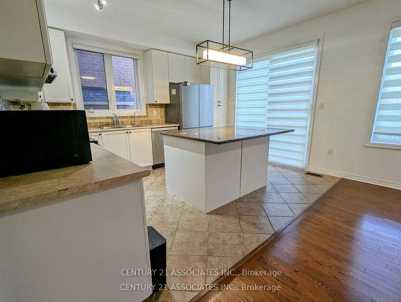 Photo 11 of 177 Montreal Circle, Hamilton, Stoney Creek — HOMEH