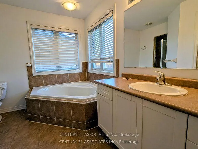 Photo 17 of 177 Montreal Circle, Hamilton, Stoney Creek — HOMEH