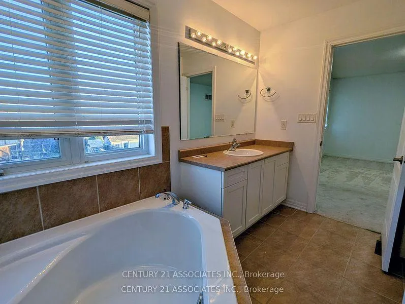 Photo 19 of 177 Montreal Circle, Hamilton, Stoney Creek — HOMEH