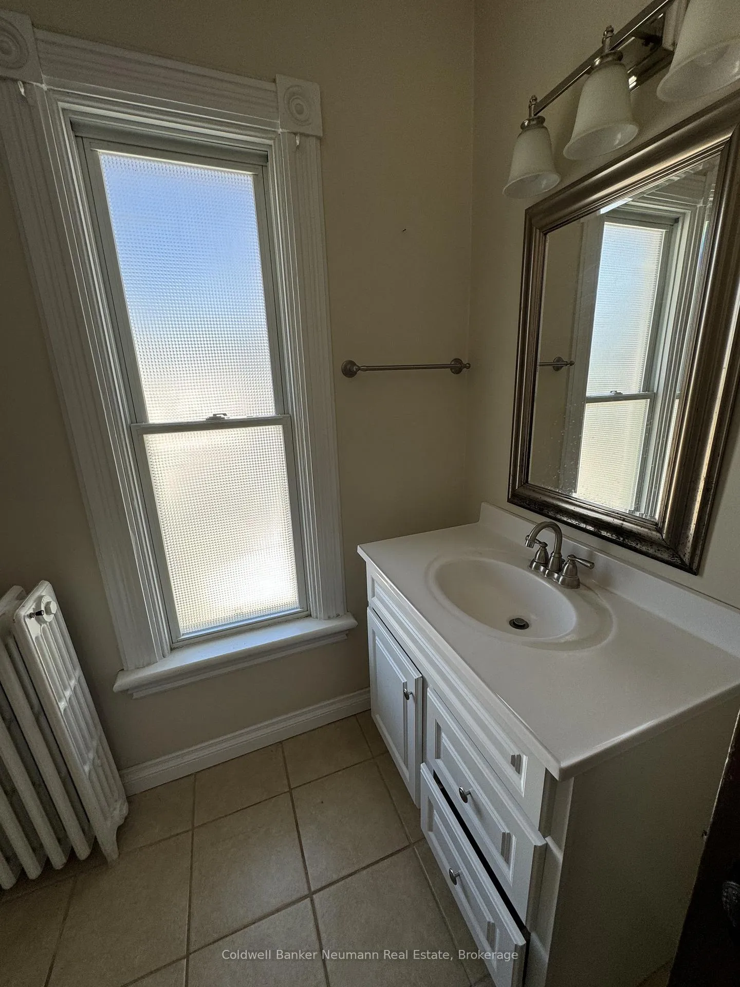 Photo 7 of Unit Upper, 376 Woolwich Street, Guelph, Exhibition Park — HOMEH