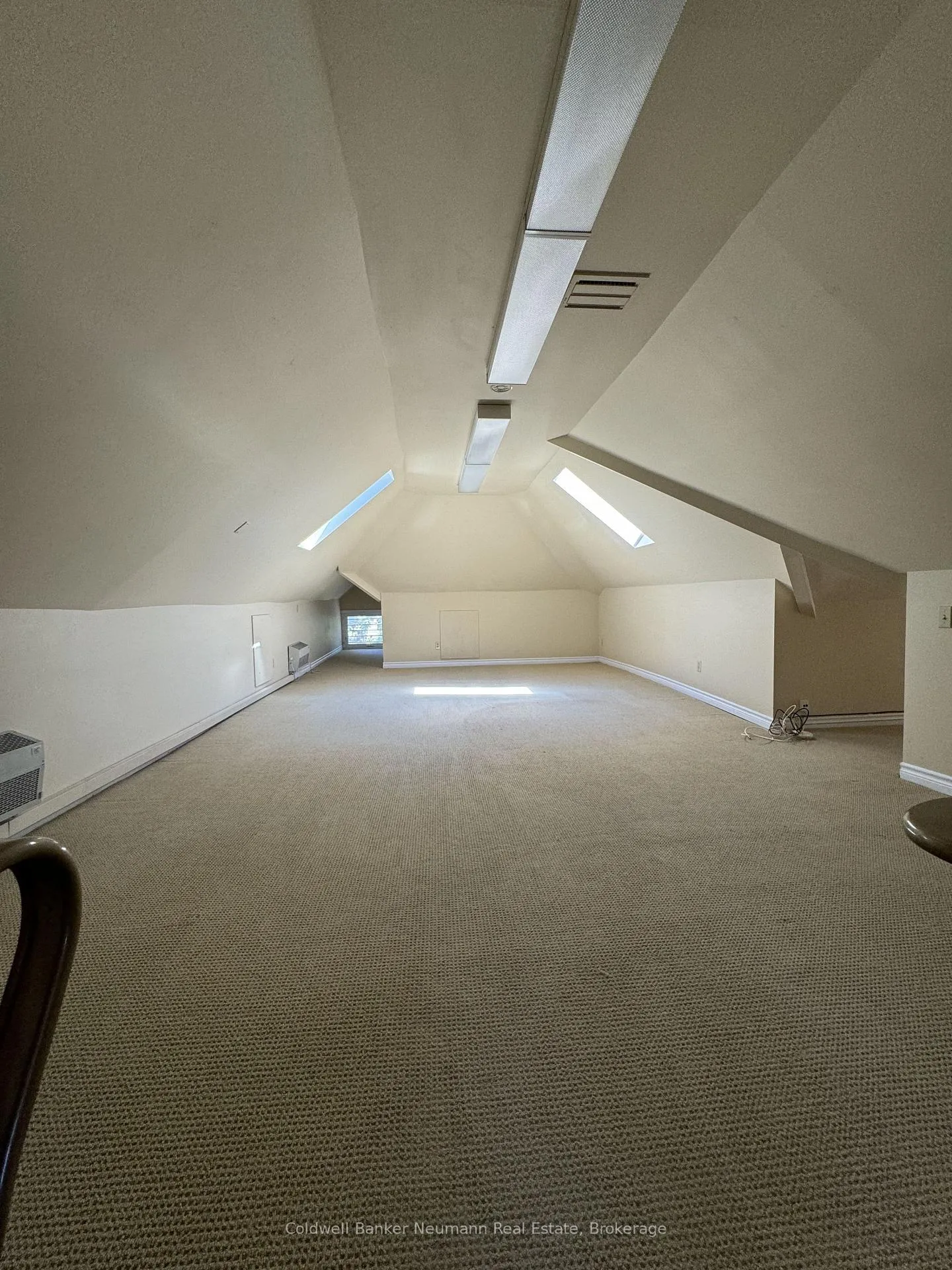 Photo 11 of Unit Upper, 376 Woolwich Street, Guelph, Exhibition Park — HOMEH