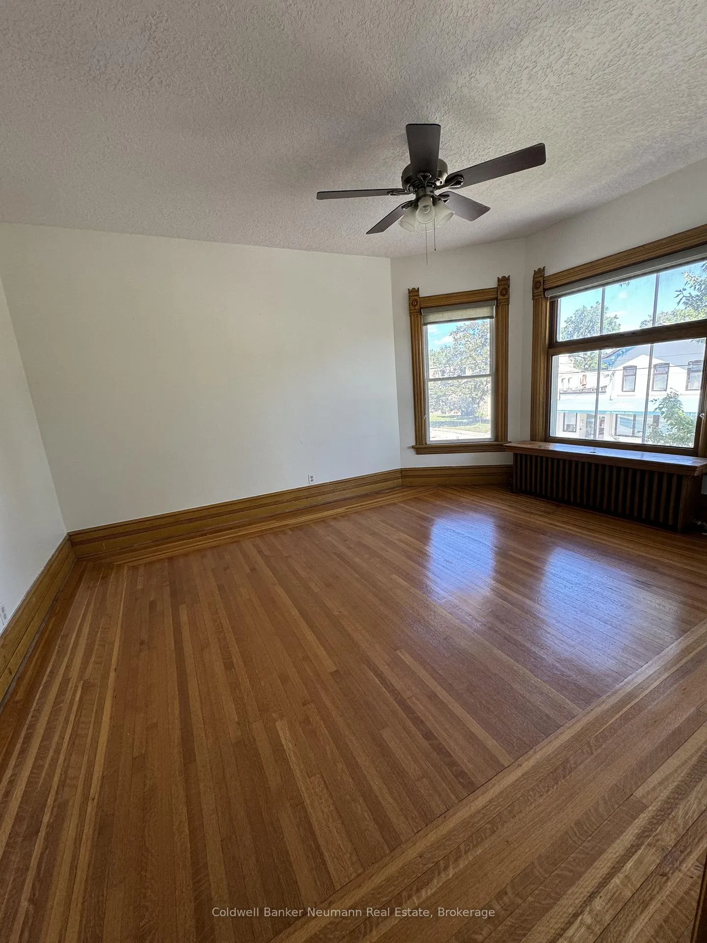 Photo 20 of Unit Upper, 376 Woolwich Street, Guelph, Exhibition Park — HOMEH