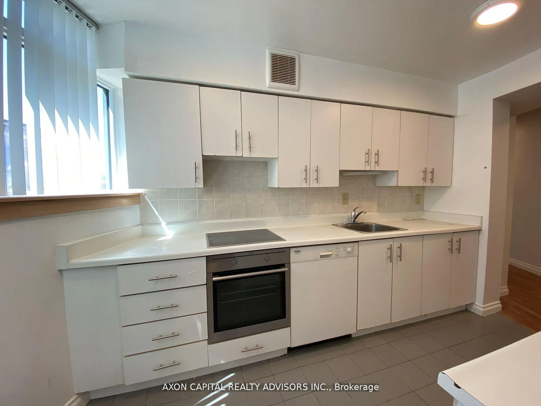 Photo 6 of Unit 305, 1055 Bay Street, Toronto, Bay Street Corridor — HOMEH
