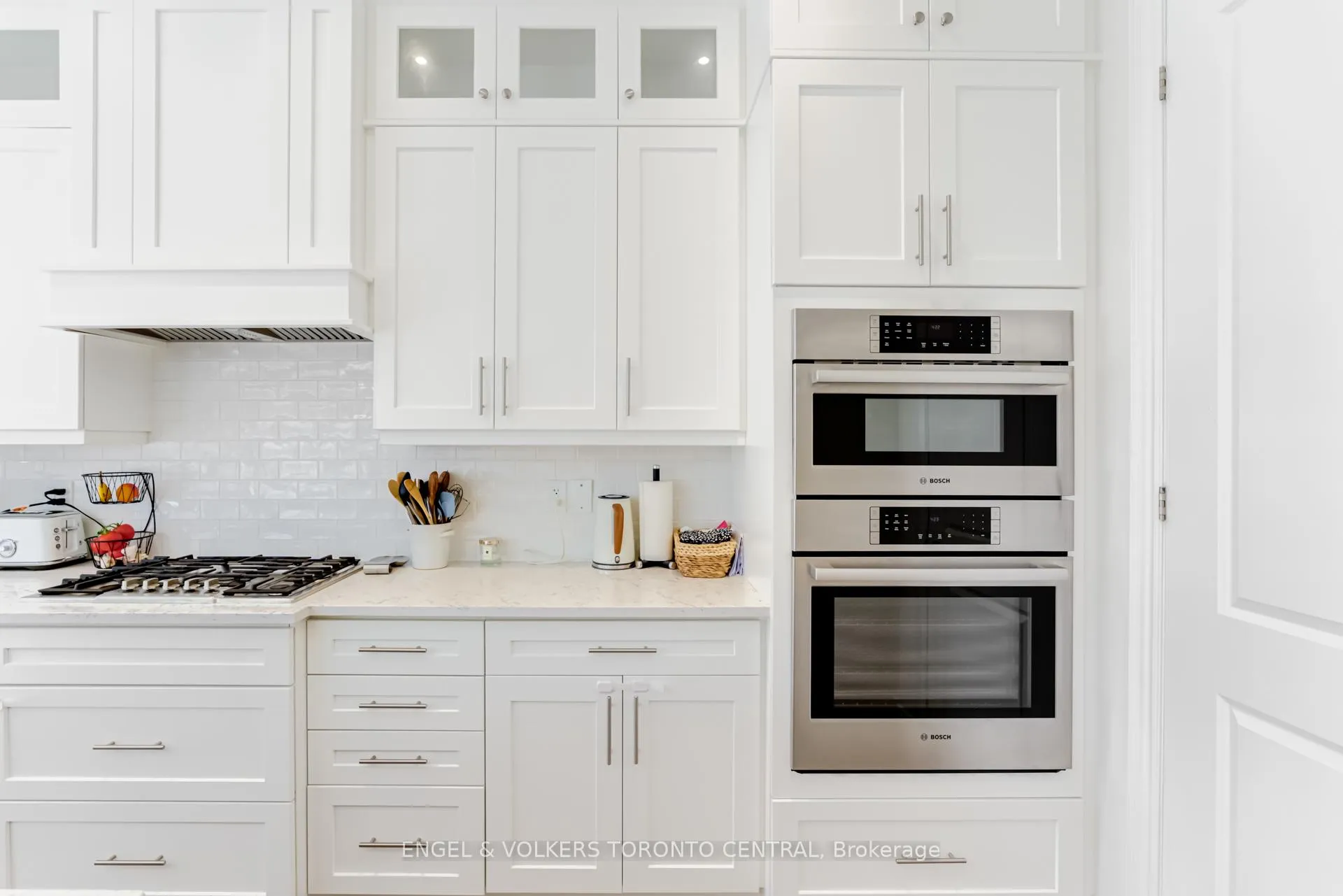Photo 5 of 89 Maple Fields Circle, Aurora, Aurora Estates — HOMEH