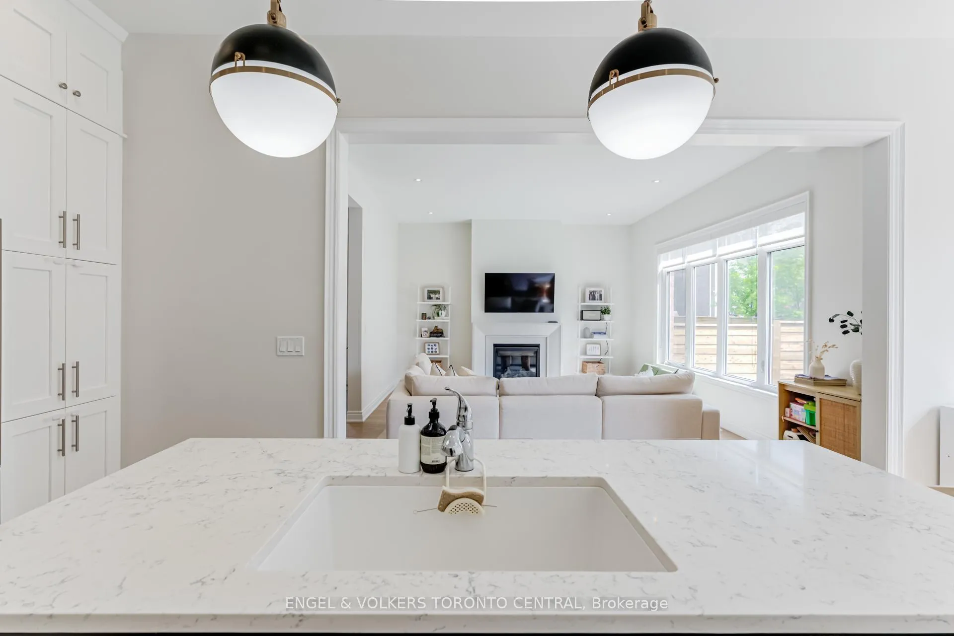 Photo 8 of 89 Maple Fields Circle, Aurora, Aurora Estates — HOMEH
