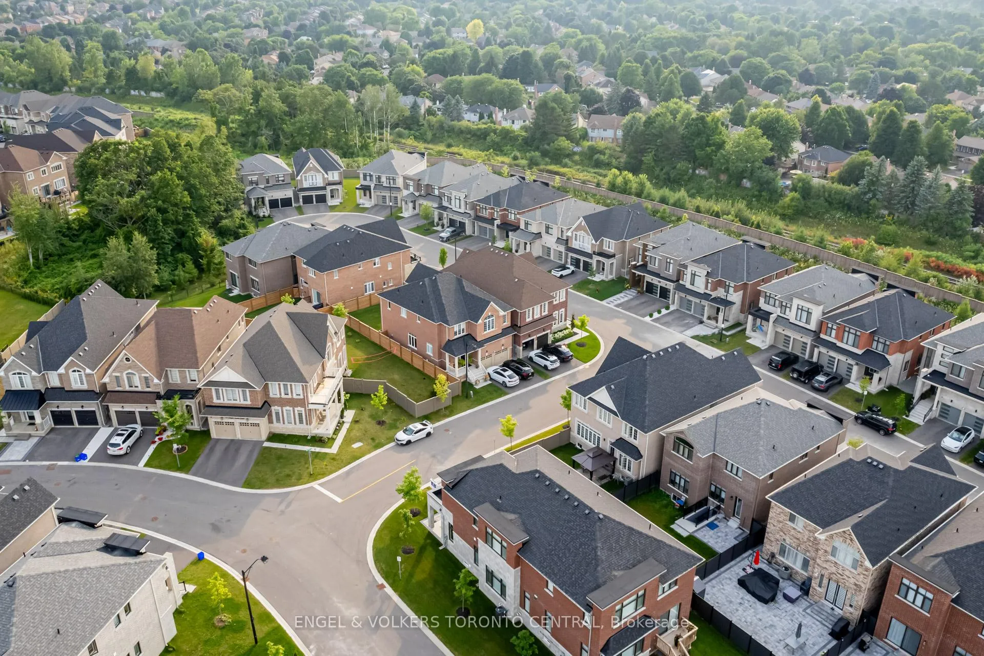 Photo 36 of 89 Maple Fields Circle, Aurora, Aurora Estates — HOMEH