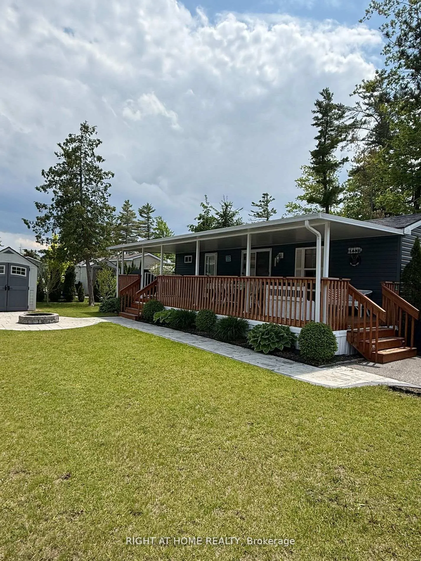 Photo 3 of 7 Nipagon Circle, Wasaga Beach — HOMEH