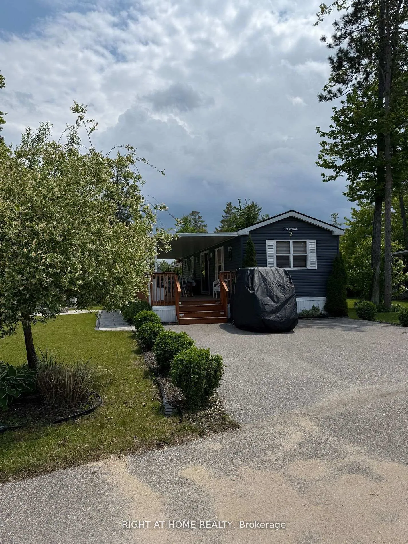 Photo 5 of 7 Nipagon Circle, Wasaga Beach — HOMEH