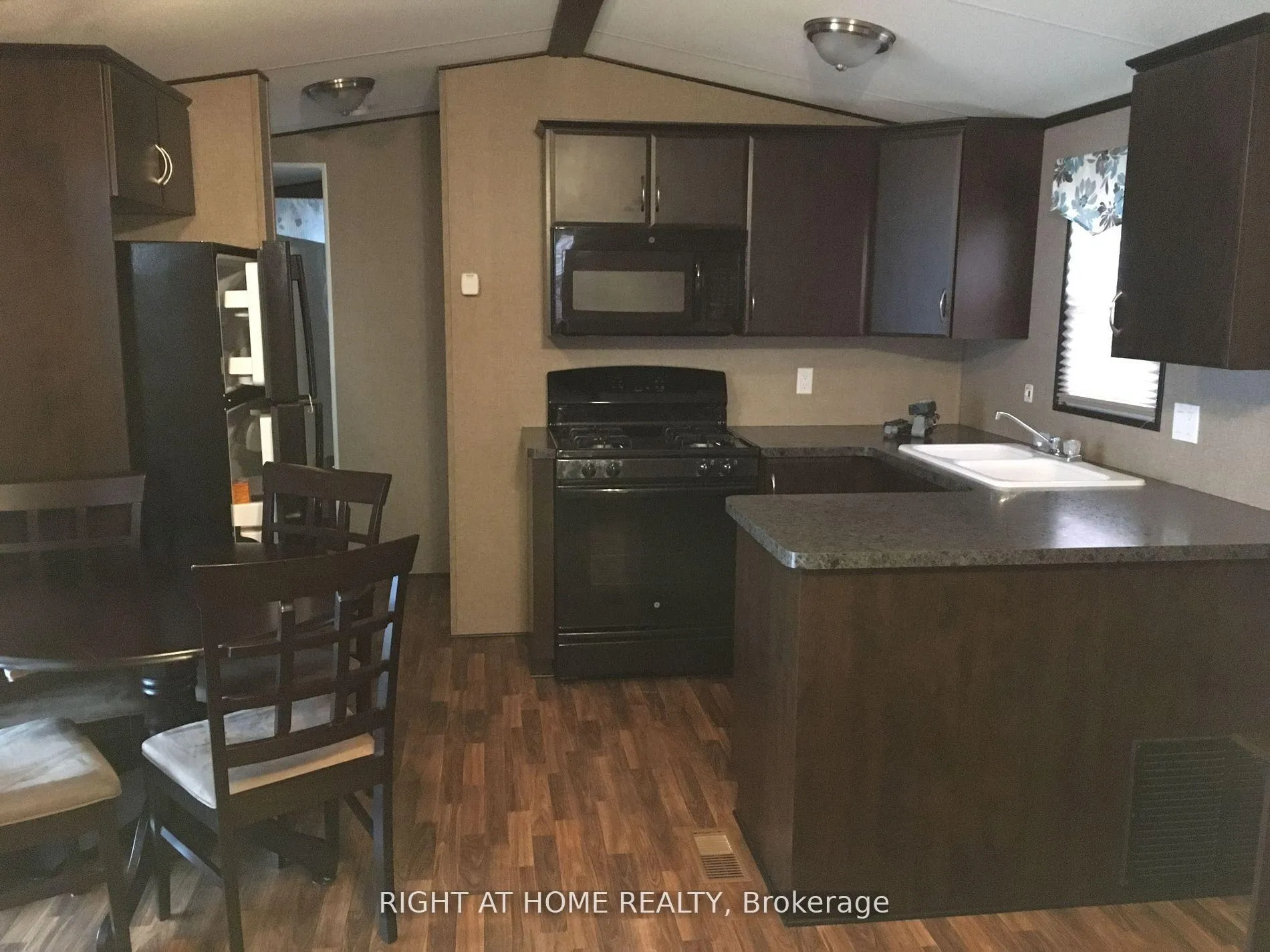 Photo 38 of 7 Nipagon Circle, Wasaga Beach — HOMEH