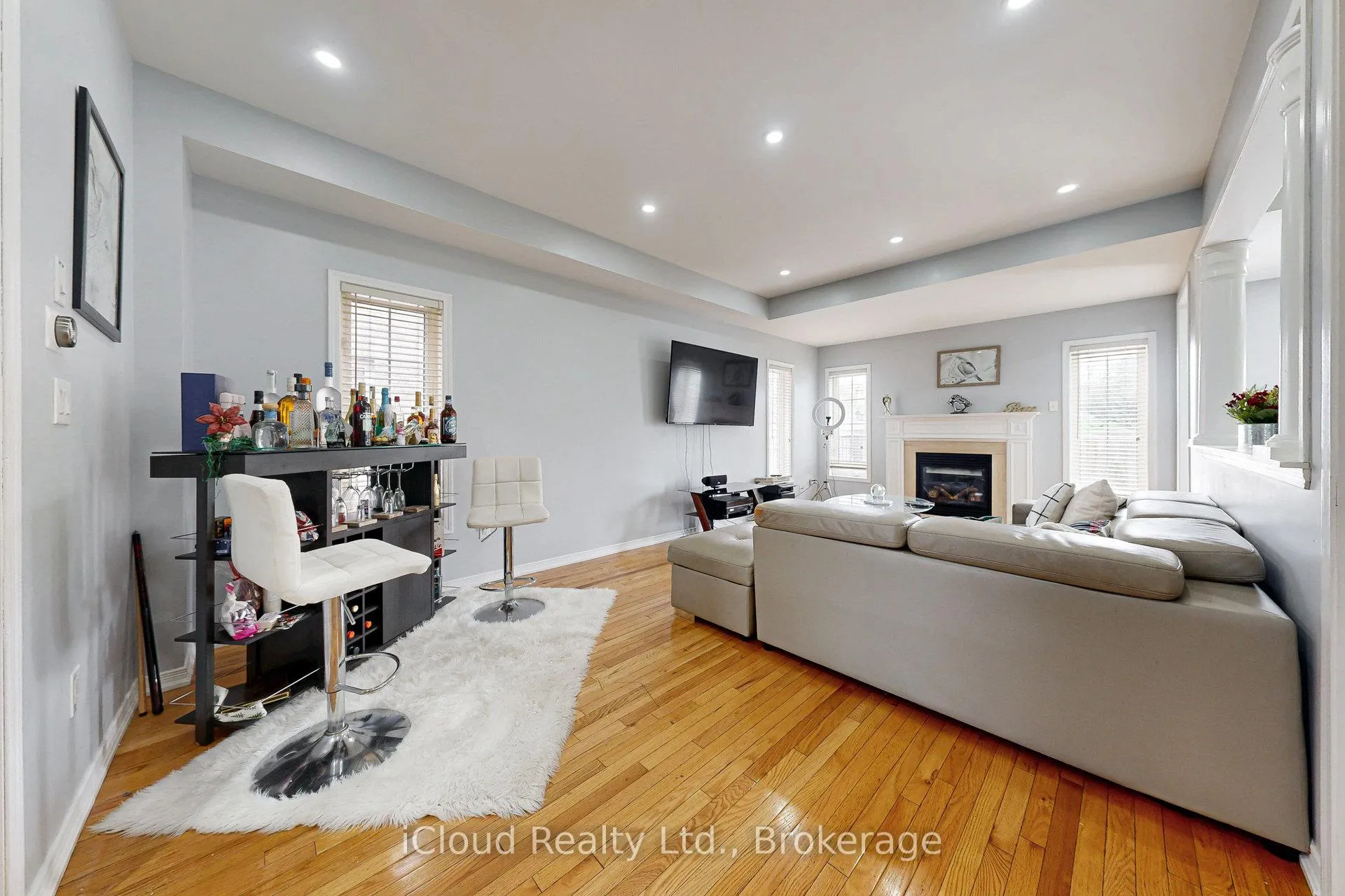 Photo 8 of 6 Mt Pleasant Avenue, Whitby, Blue Grass Meadows — HOMEH