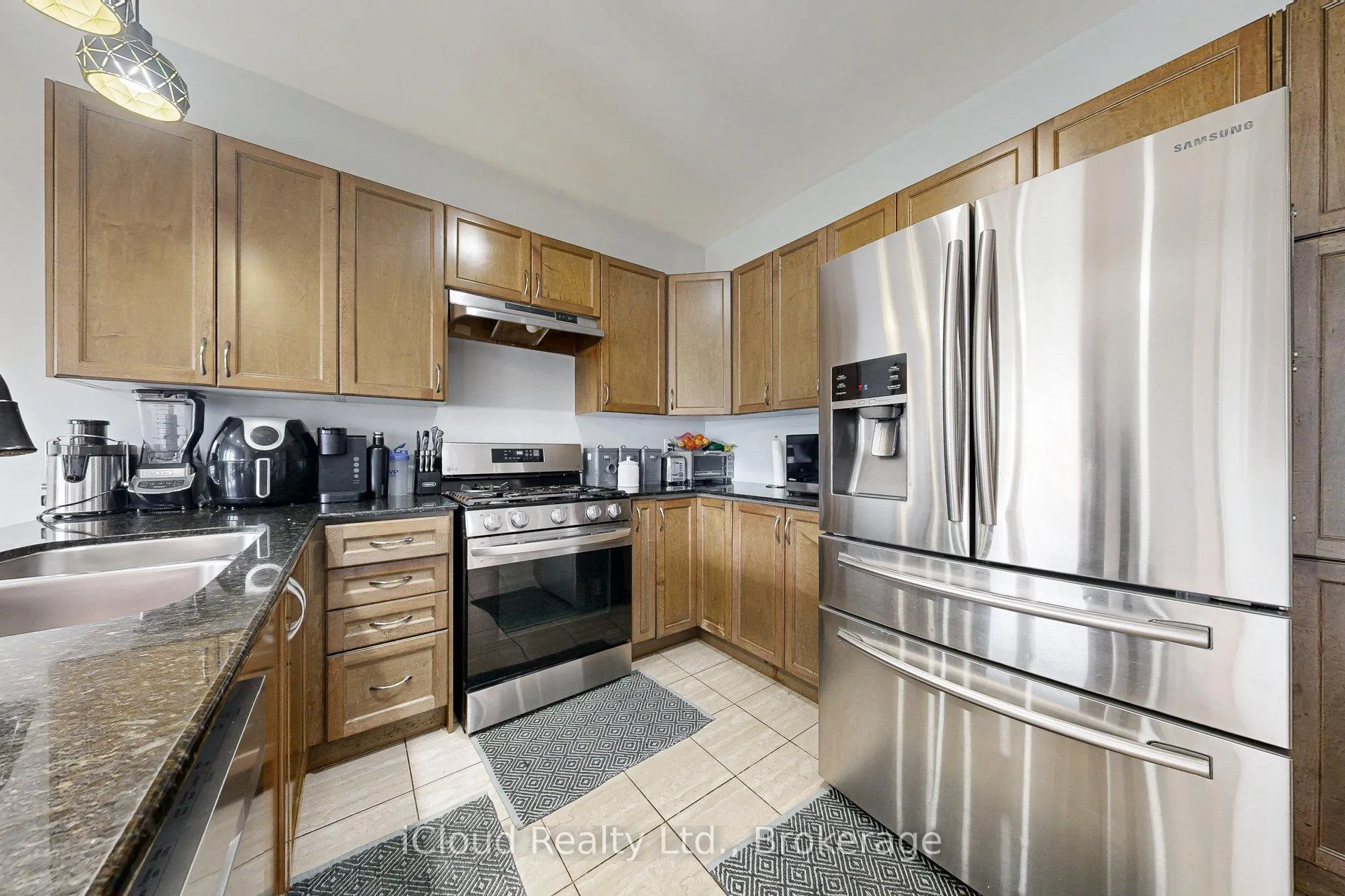 Photo 14 of 6 Mt Pleasant Avenue, Whitby, Blue Grass Meadows — HOMEH
