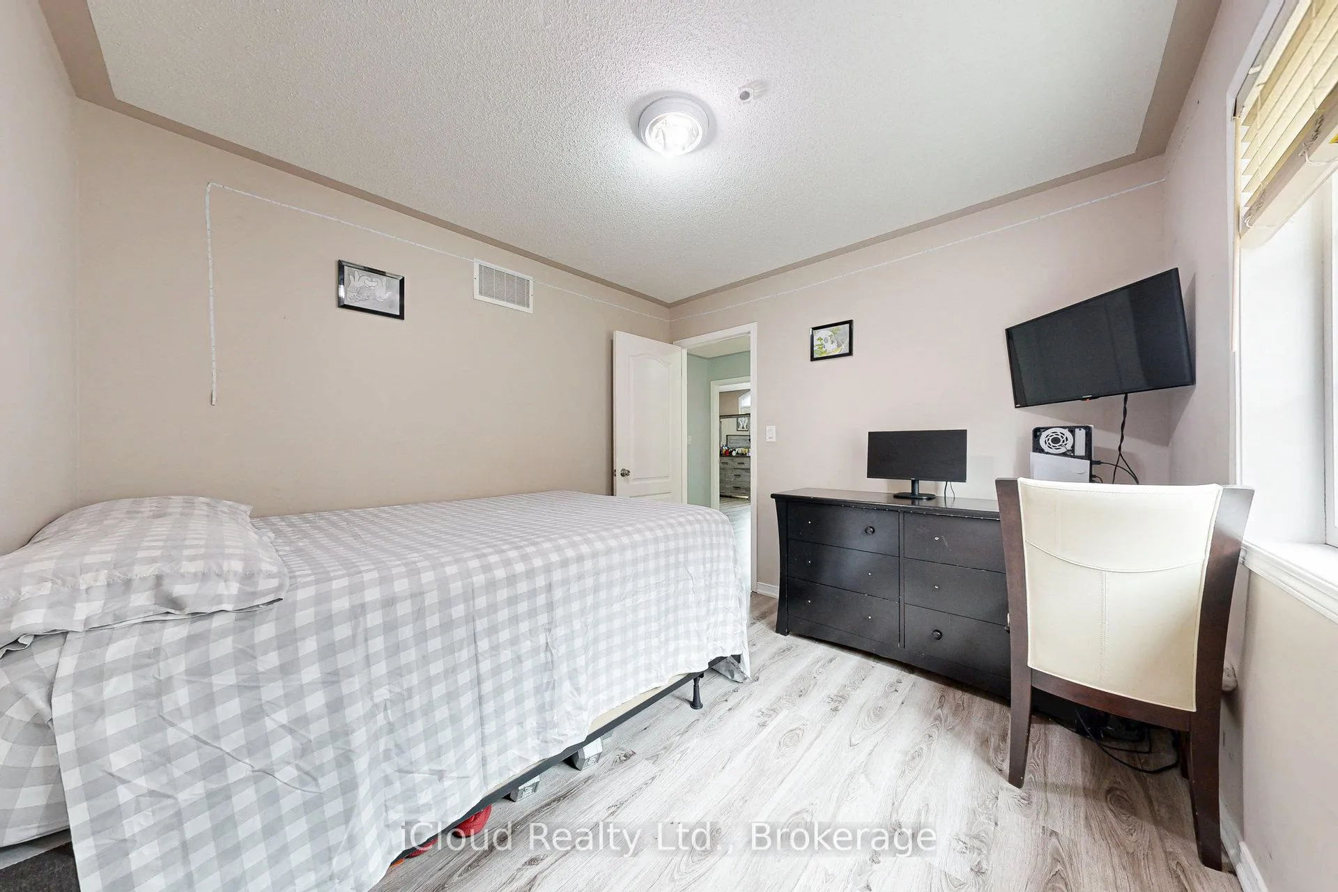 Photo 35 of 6 Mt Pleasant Avenue, Whitby, Blue Grass Meadows — HOMEH
