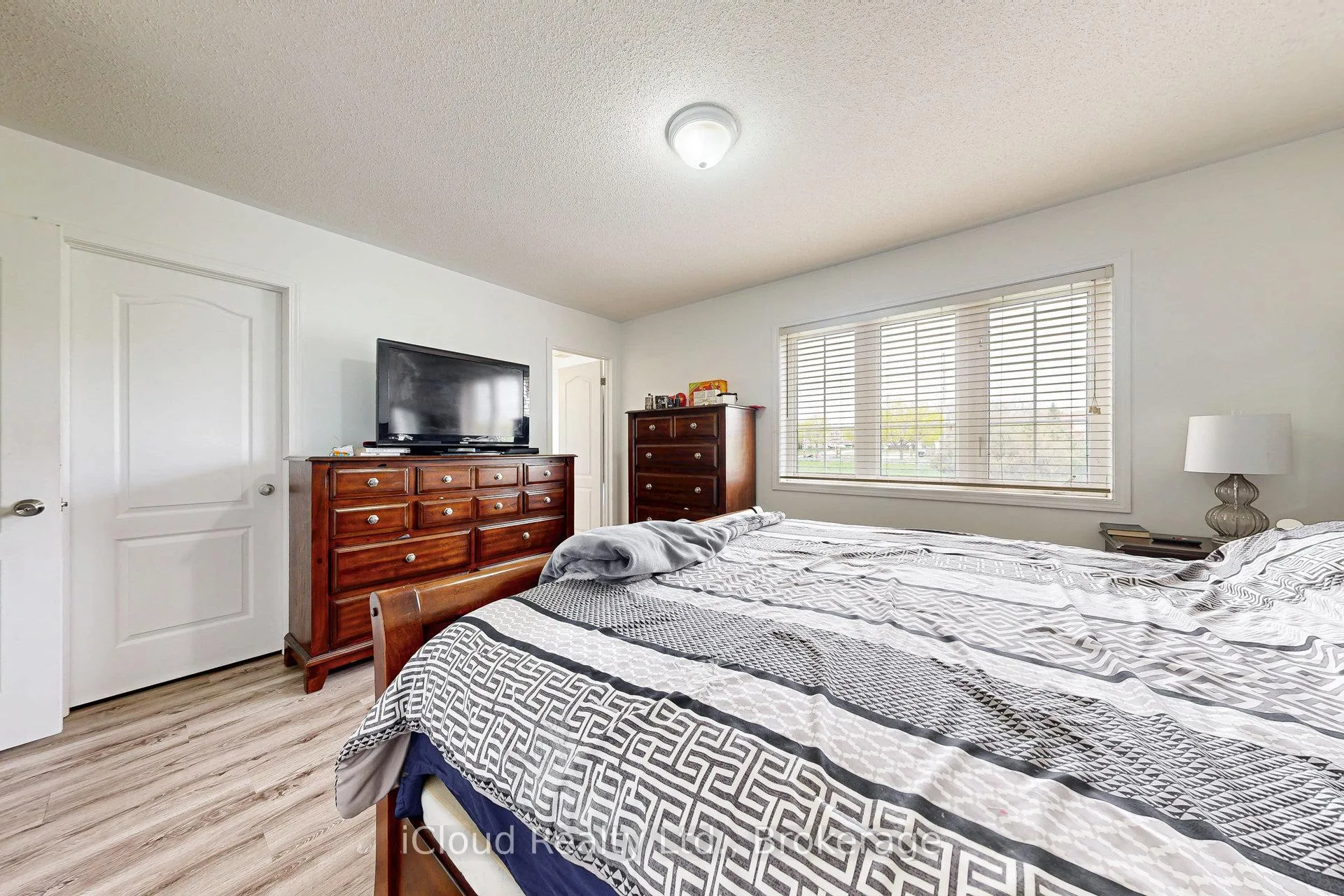Photo 38 of 6 Mt Pleasant Avenue, Whitby, Blue Grass Meadows — HOMEH