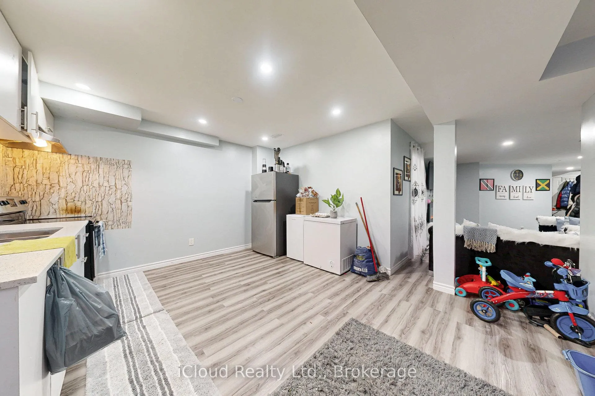 Photo 45 of 6 Mt Pleasant Avenue, Whitby, Blue Grass Meadows — HOMEH
