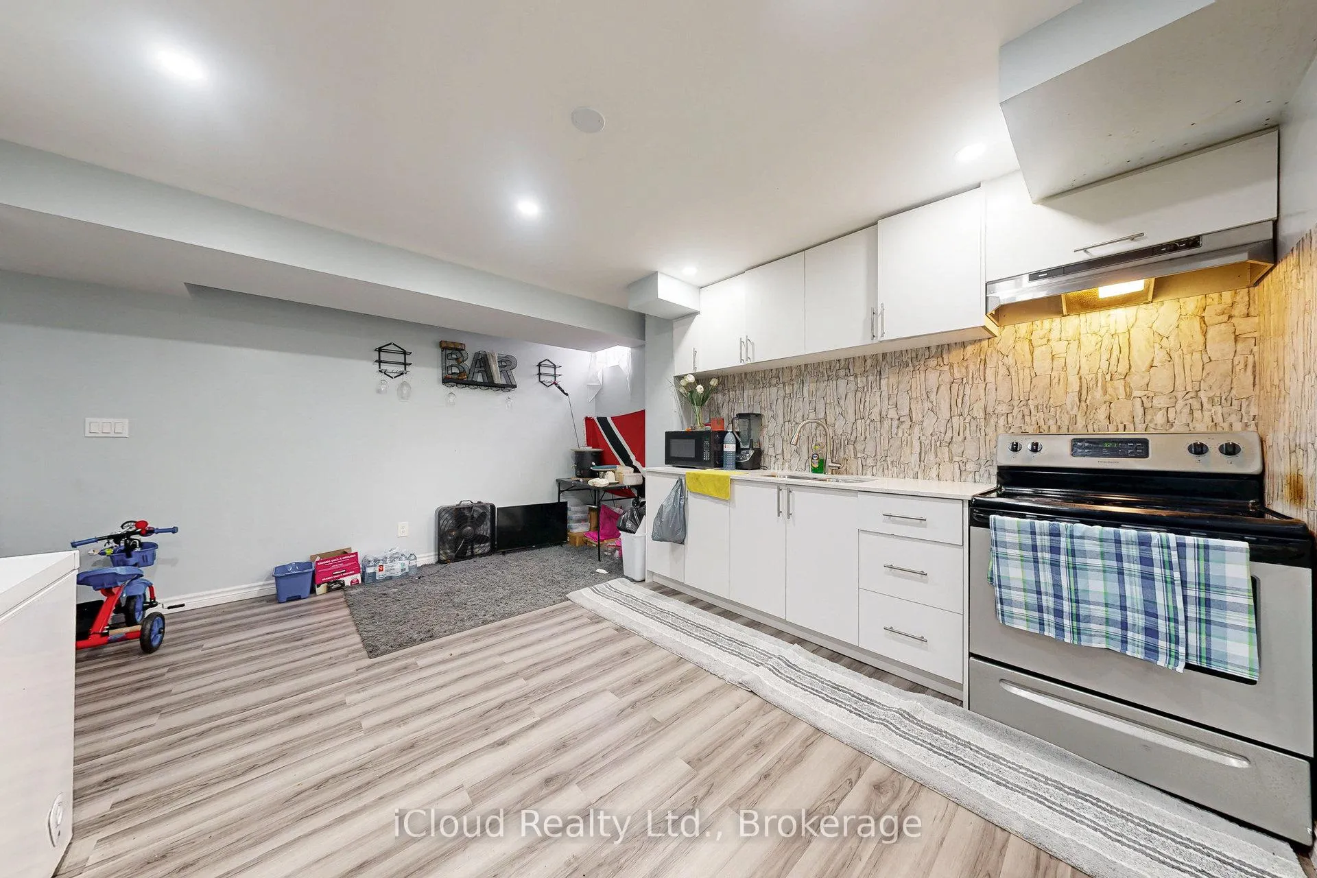 Photo 47 of 6 Mt Pleasant Avenue, Whitby, Blue Grass Meadows — HOMEH