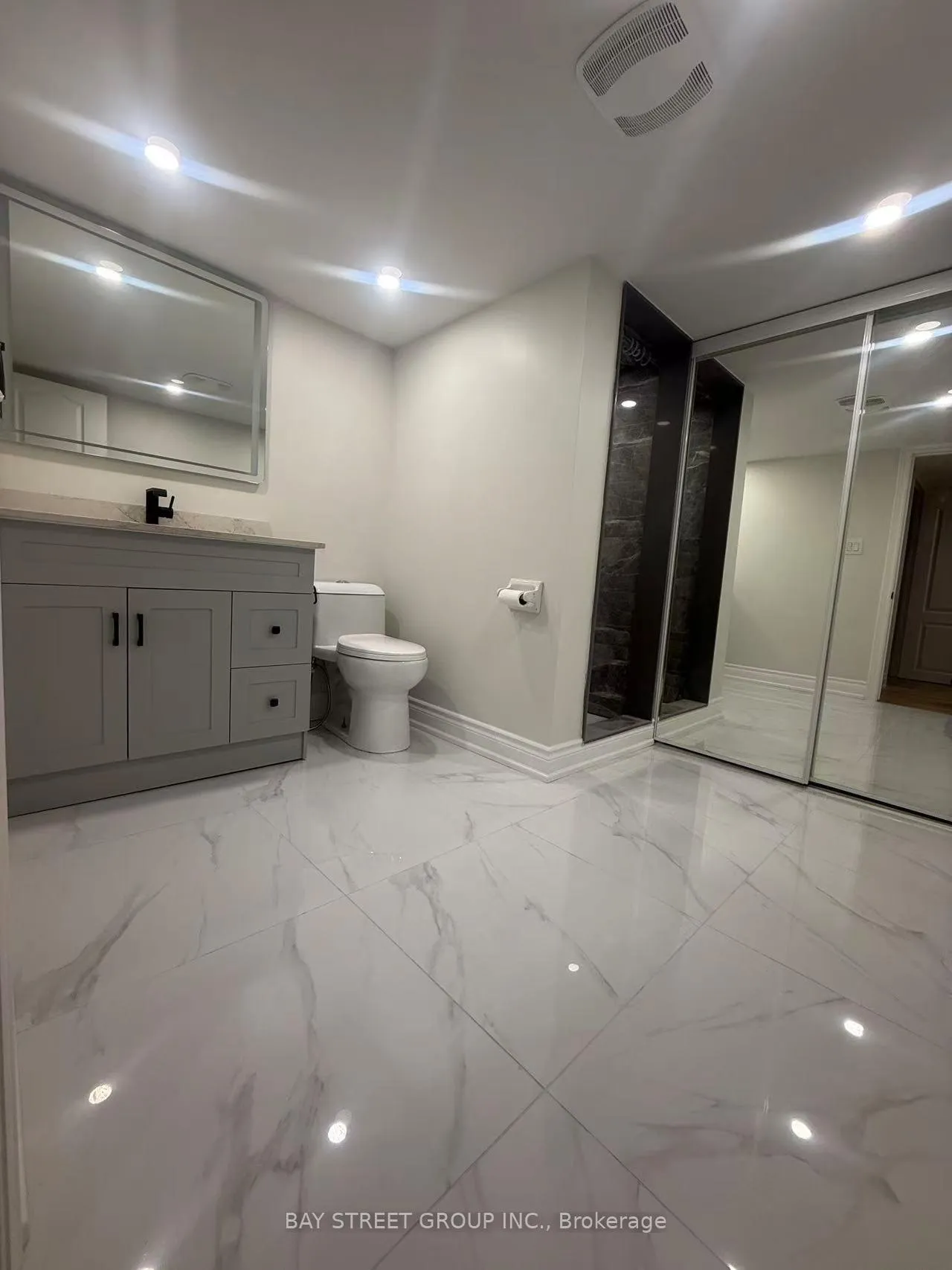 Photo 6 of 28 Lugano Crescent, Markham, Wismer — HOMEH