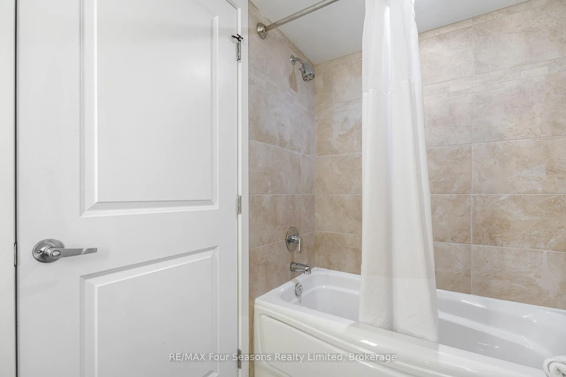 Photo 13 of Unit 3411/3413, 9 Harbour Street, Collingwood — HOMEH