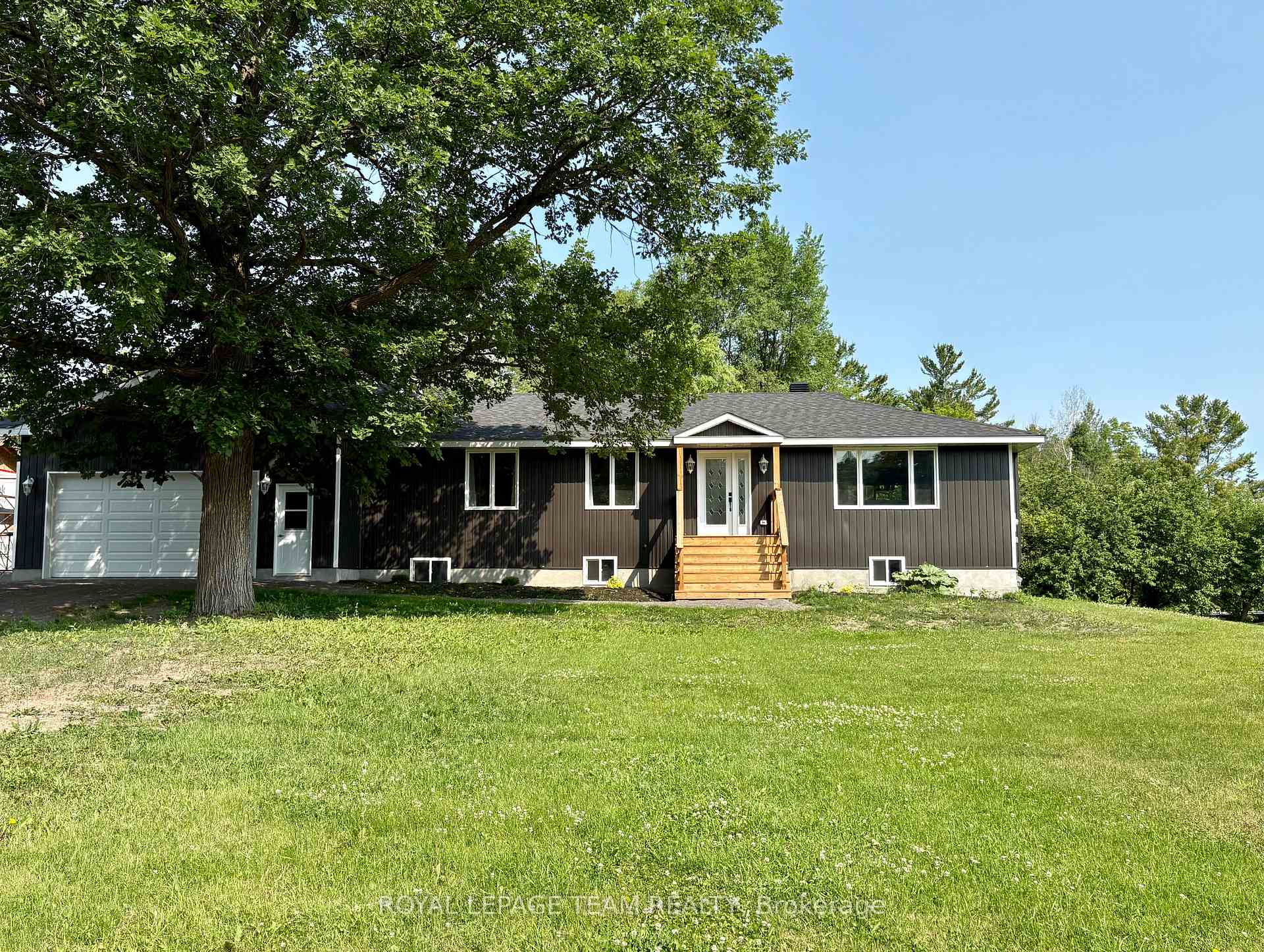 Photo 1 of 164 Pinegrove Road, McNab/Braeside, Mcnab/Braeside Twps — HOMEH
